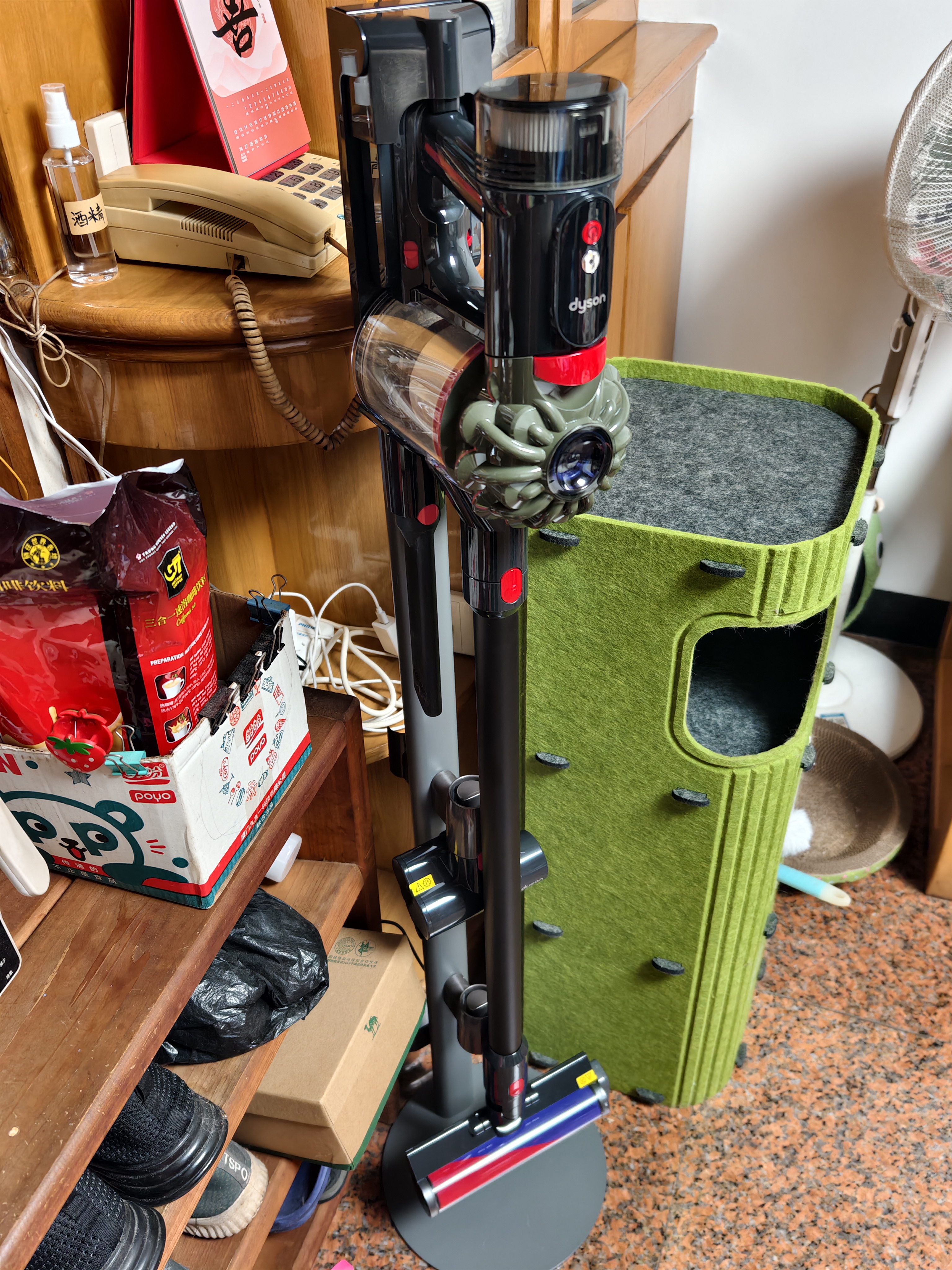 戴森（DYSON） V8 Cyclone 无绳吸尘器 手持无线吸尘器 除螨 宠物 家庭适用 实拍图