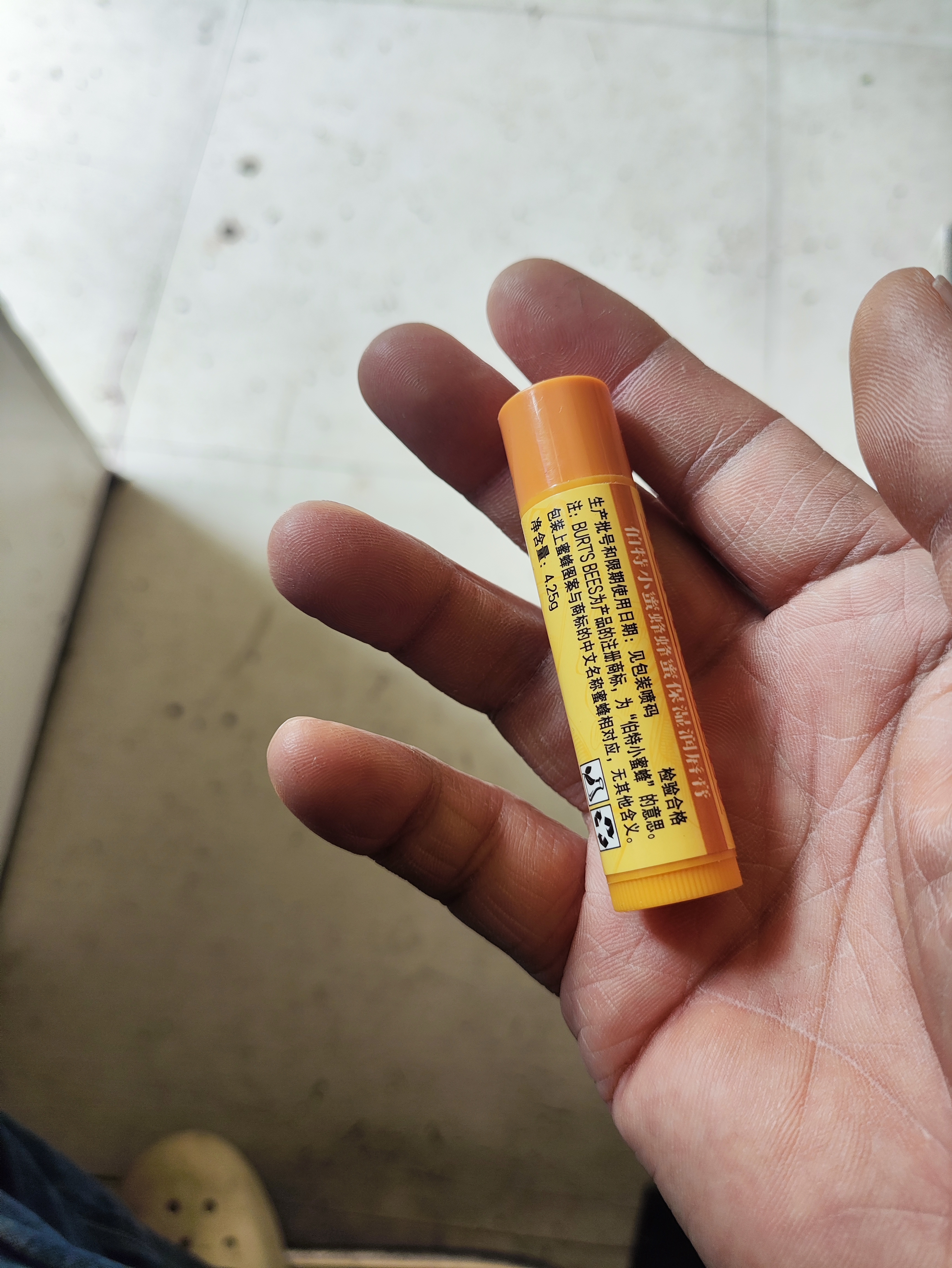 伯特小蜜蜂（Burt's Bees）经典润唇膏男女通用天然保湿滋润清爽不油腻无色打底 蜂蜜味4.25g 实拍图
