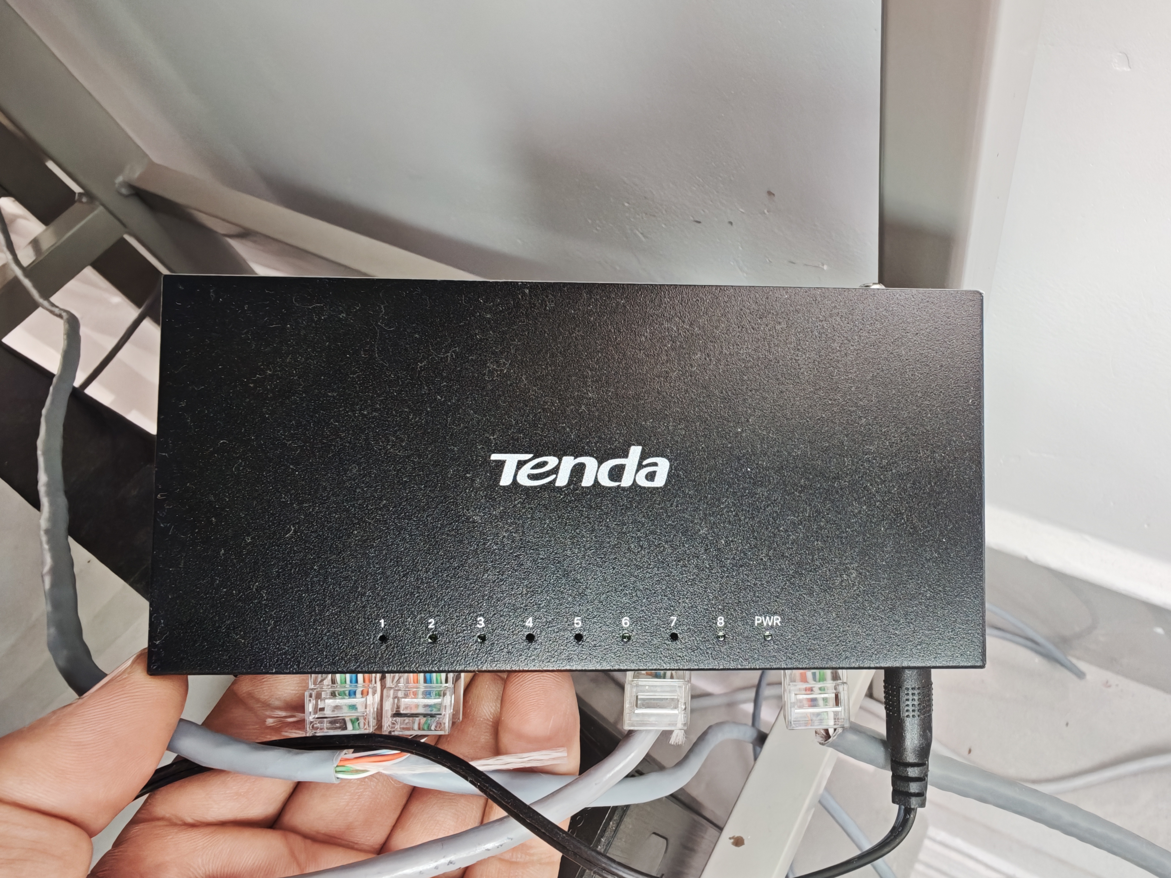 Tenda腾达8口千兆交换机 网络扩展器网线分线器一分八 企业家用监控交换器转换器分流器 钢壳 TEG1008M 实拍图