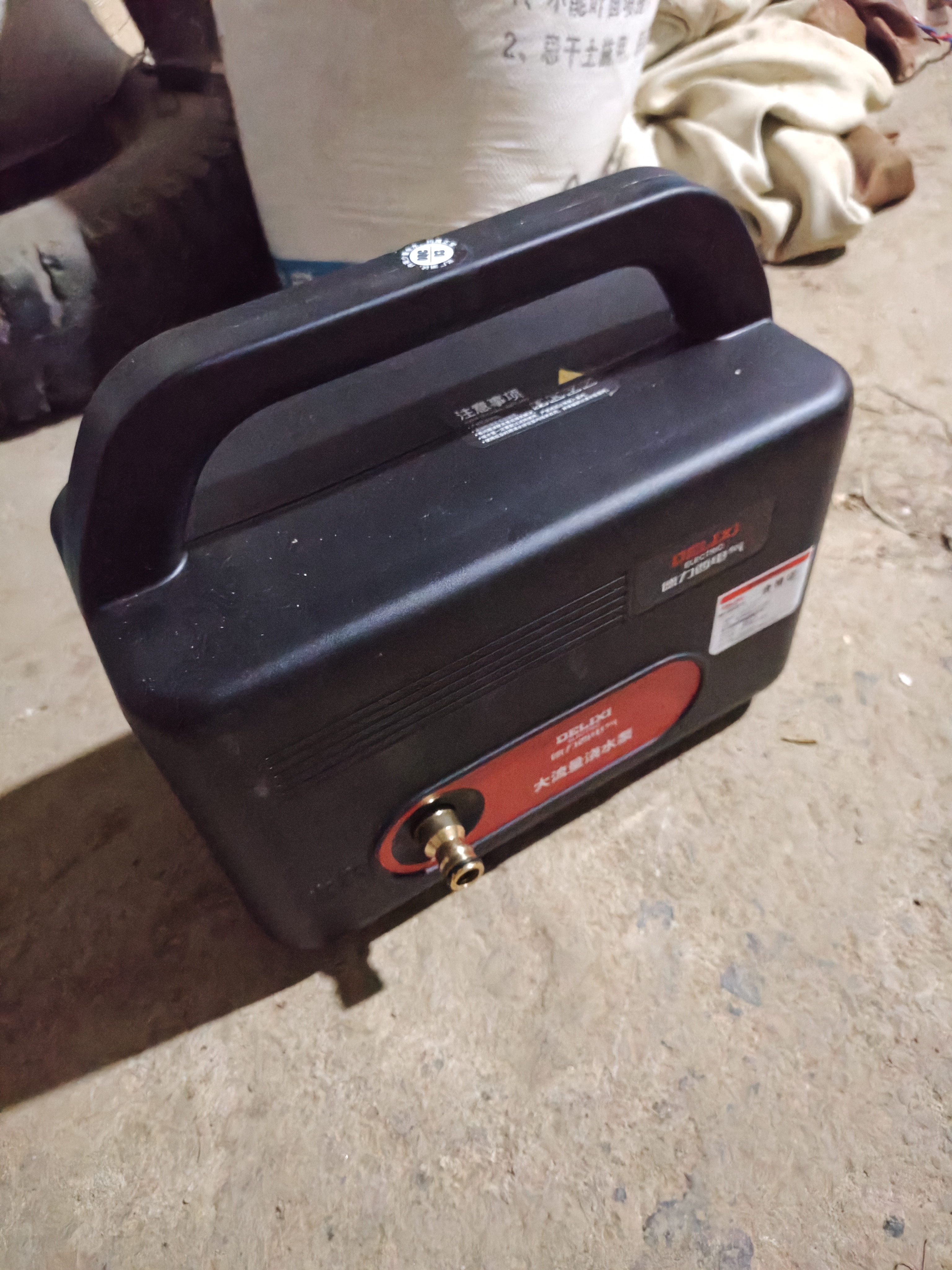 德力西电气（DELIXI ELECTRIC）锂电池抽水泵充电式浇菜家用浇地菜地浇水神器农用灌溉电动抽水机 2电4缸【强续航】12米管 实拍图