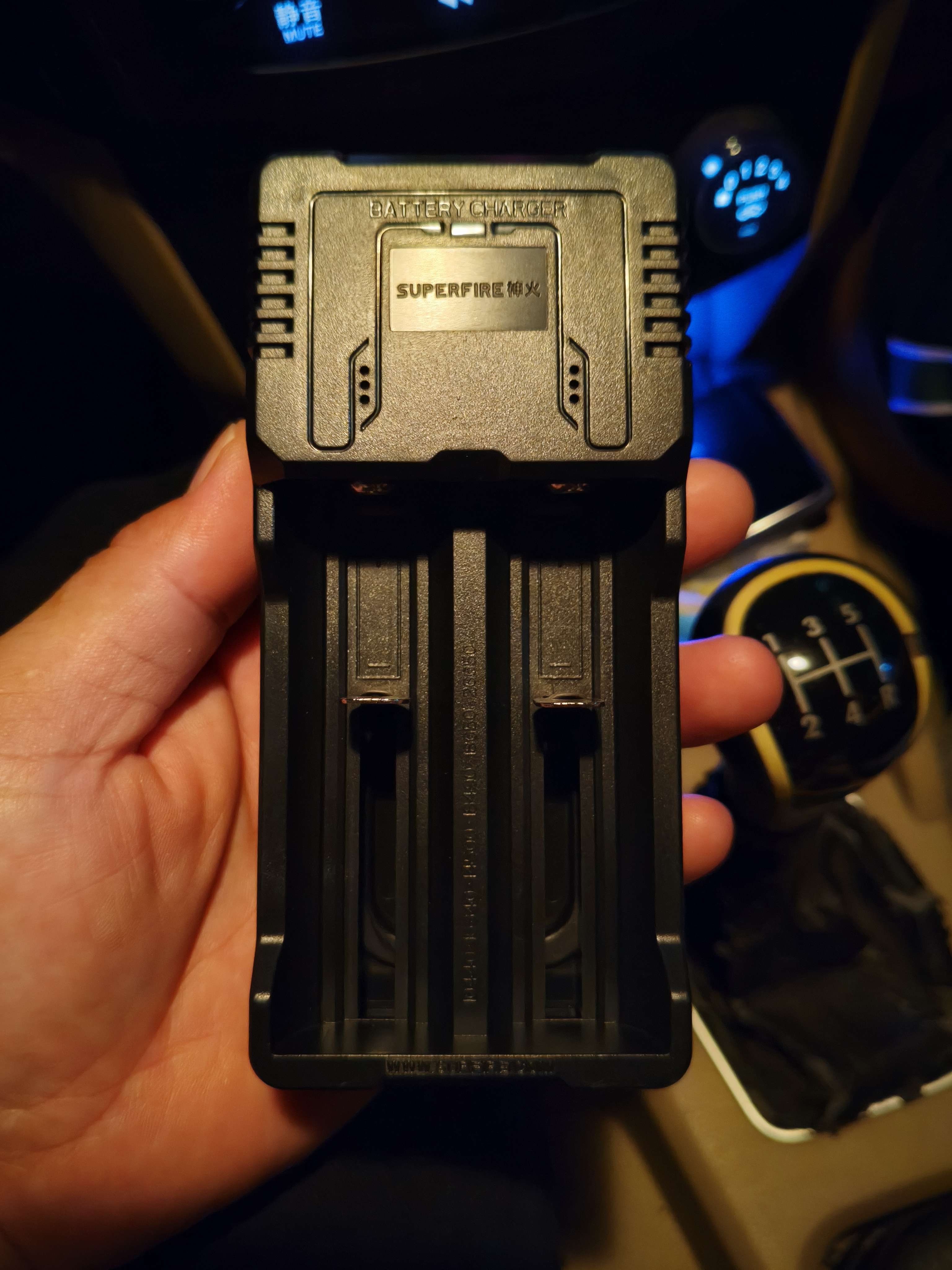 神火（SupFire）AC26 智能USB多功能充电器18650/26650电池适用 实拍图