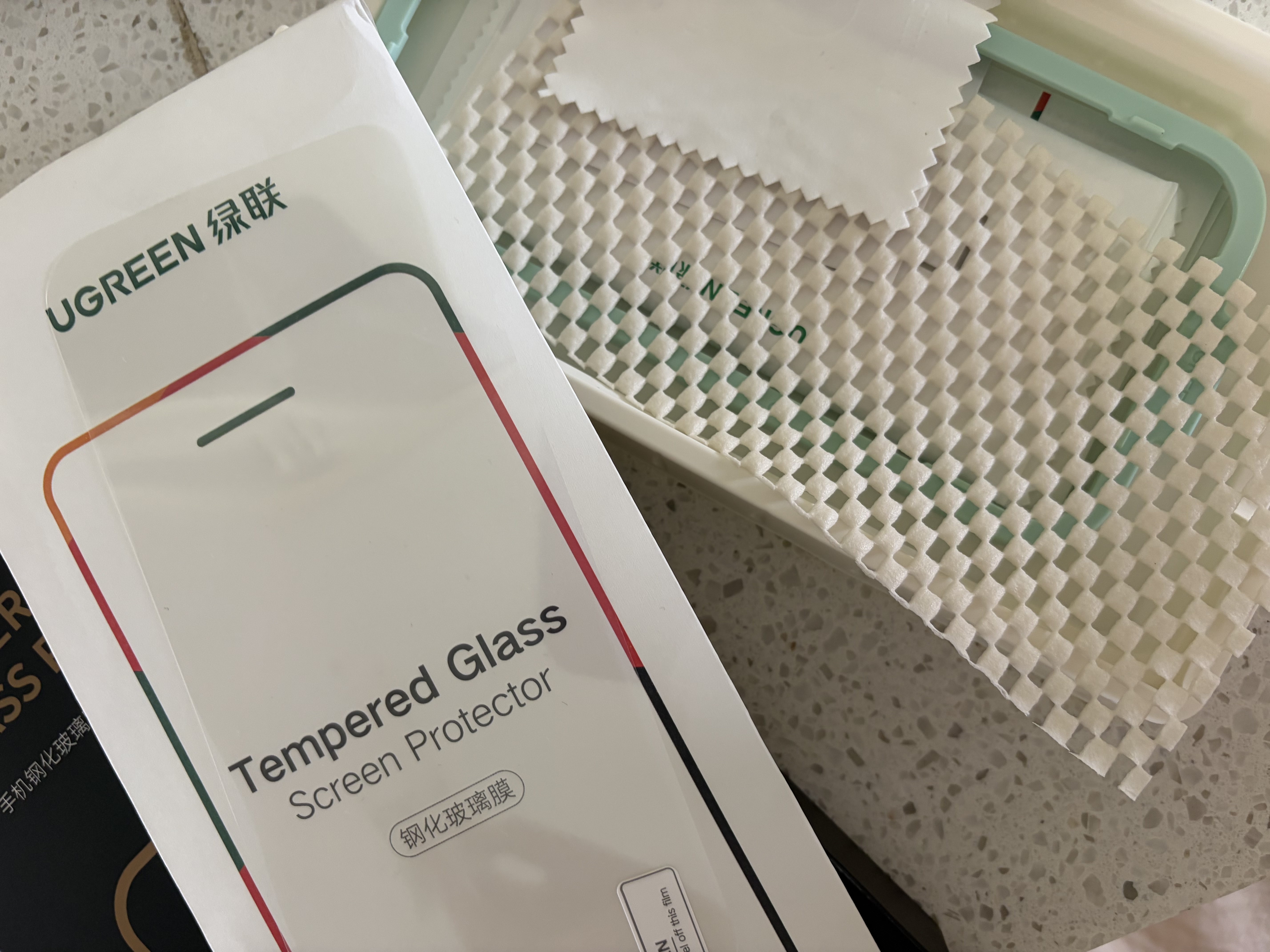 绿联【无黑边不挡屏】适用苹果17钢化膜iPhone17手机膜16Pro通用无边高清全屏防摔防爆保护膜 2片装 实拍图
