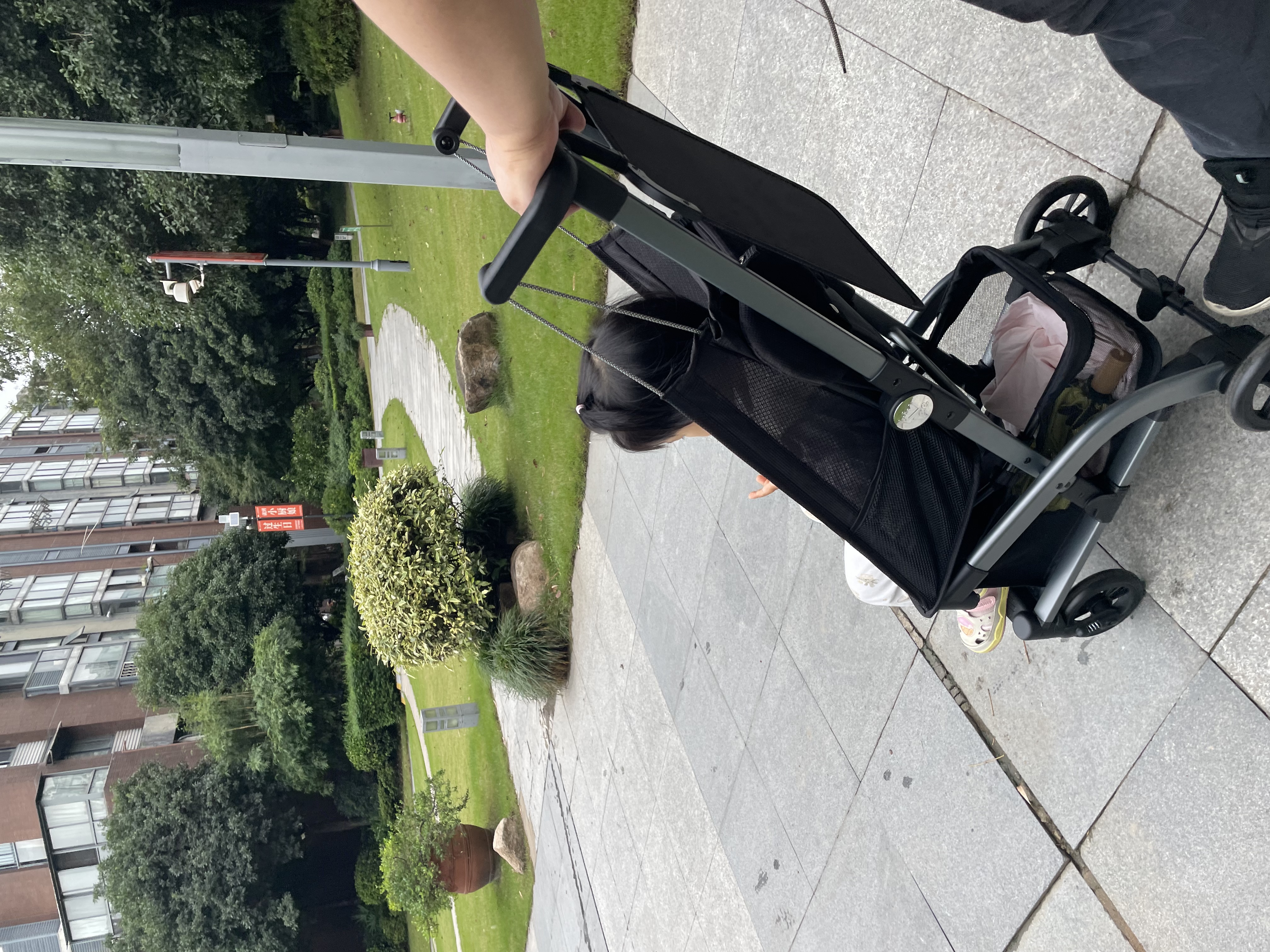 凯利童车（kinlee）凯利TS208口袋式推车一键收车轻便遛娃神器大储物篮可坐可半躺 TS208A pro 曜石黑 高定版【26年新款 升级质感面料】 实拍图