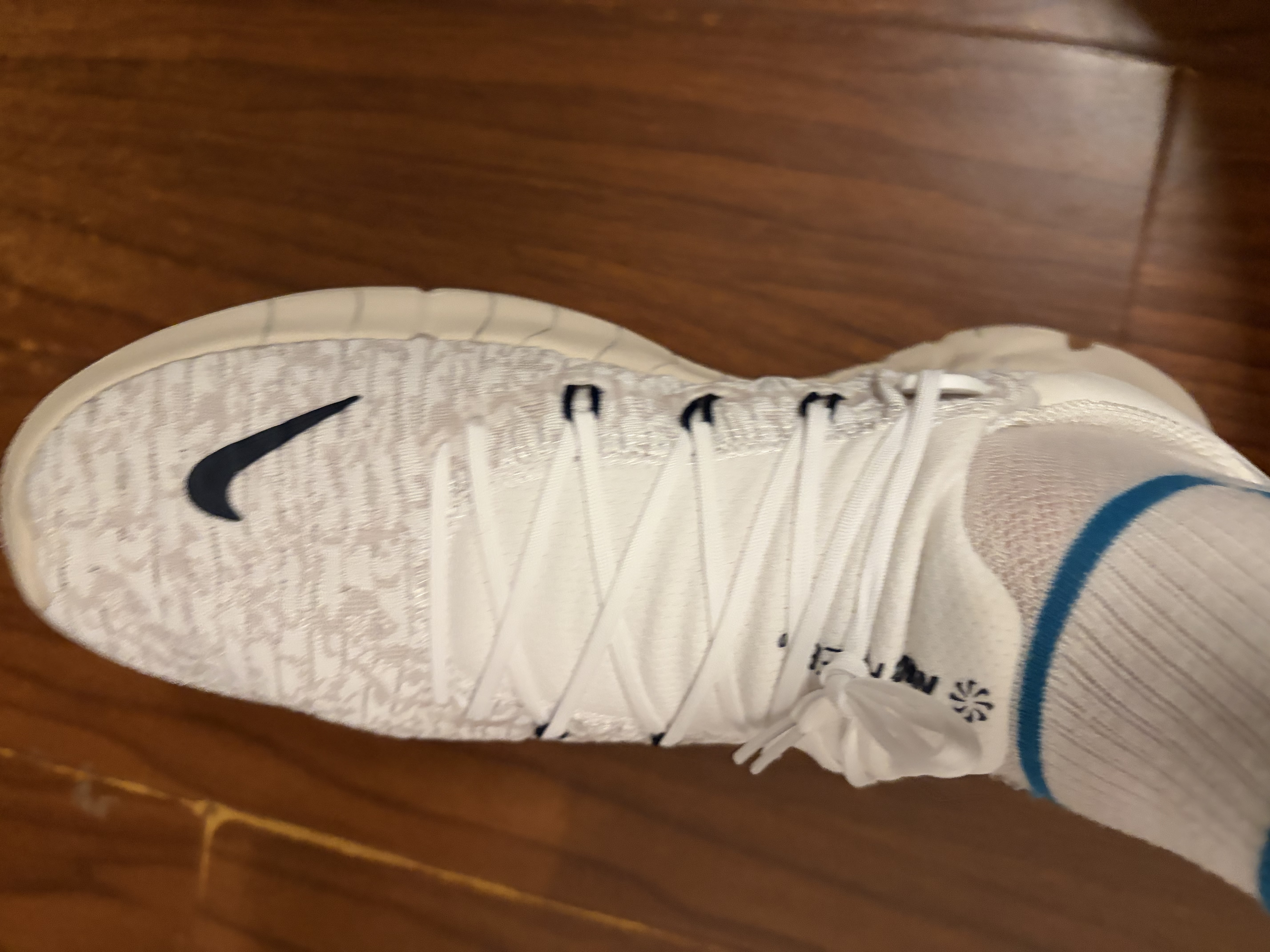 耐克NIKE男子跑步鞋赤足FREE RN 5.0新款网面运动鞋CZ1884-103白43 实拍图