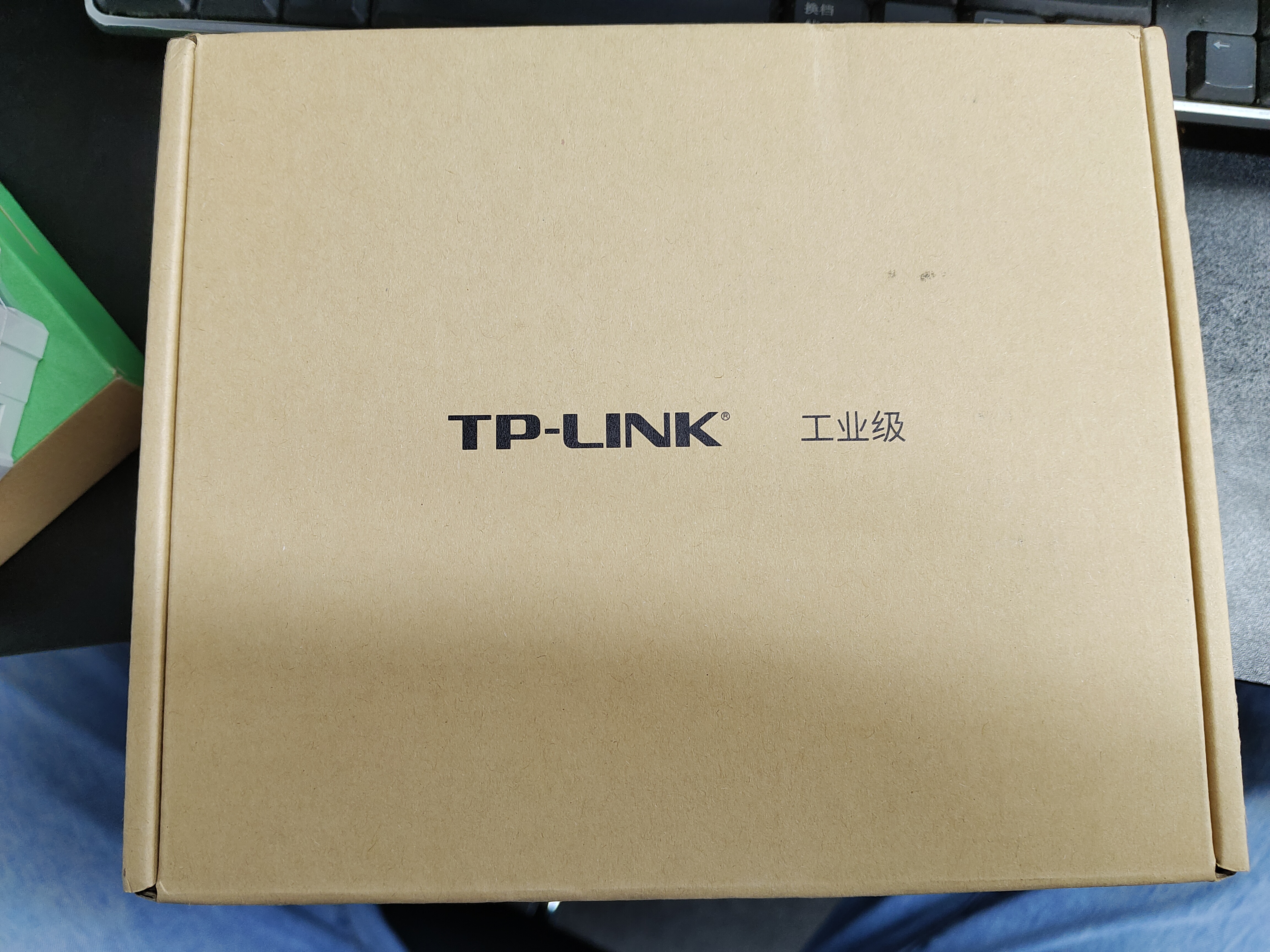 普联（TP-LINK）8口千兆云管理企业级以太网交换机 TL-SG2008工业级 1个 企业/监控网络分流器分线器集线器 实拍图