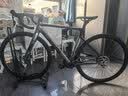喜德盛（xds）公路自行车26款RS360线拉油碟16速 桶轴 X6铝合金隐藏内走线车架 RS360深灰黑 700C*510（适合身高168-174cm） 实拍图