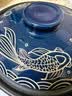 康舒（KANGSHU）砂锅家用大容量年年有鱼浅锅陶瓷炖锅汤锅干烧不裂煲仔饭专用沙锅 3300ML(4-6人)年年有鱼蓝盖浅锅 3300ml 实拍图