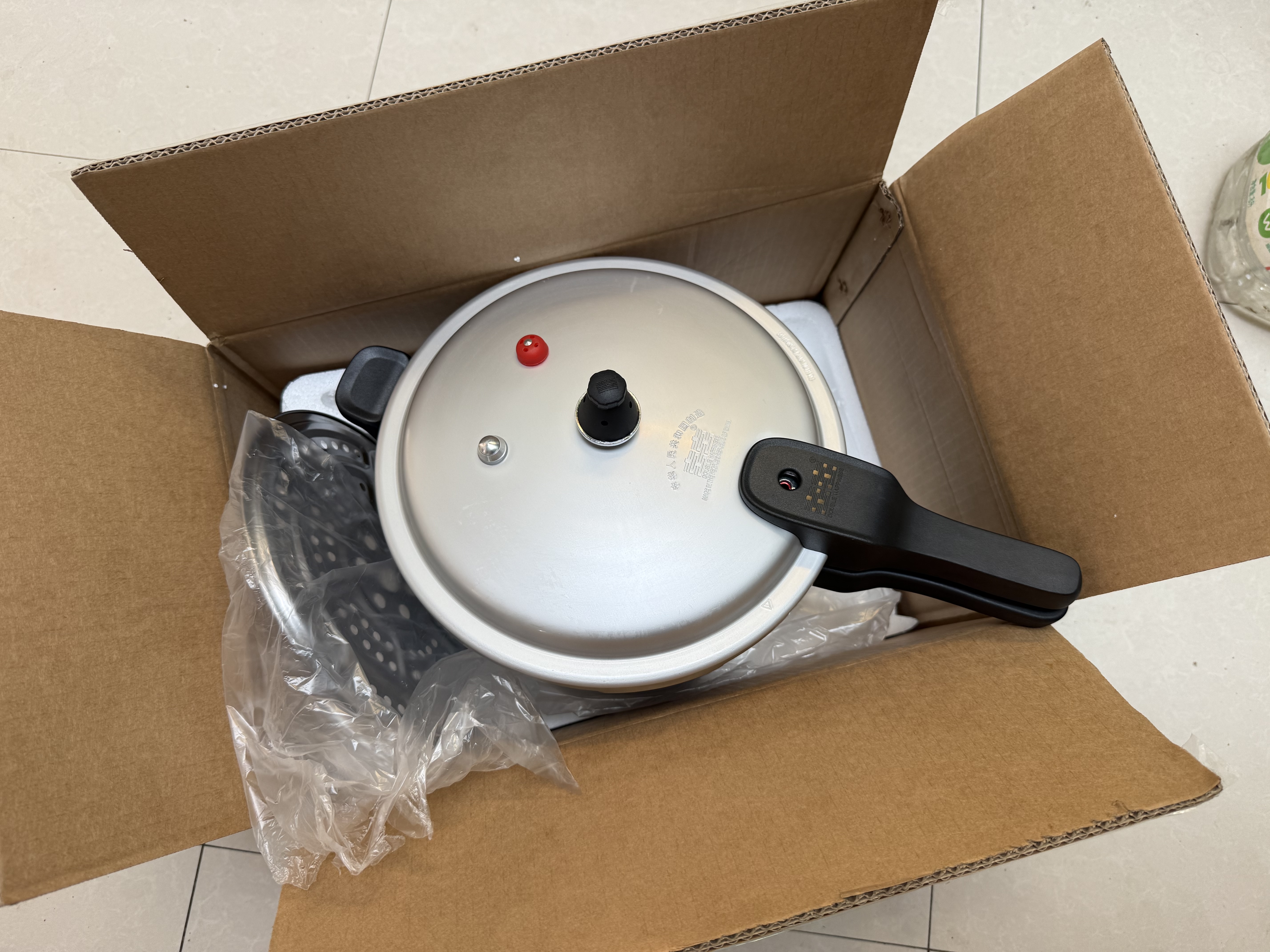 双喜 高压锅燃气专用压力锅小号快煮锅防爆安全家用锅具 【推荐蒸格款】4-6人/7.5L/ 24cm 实拍图