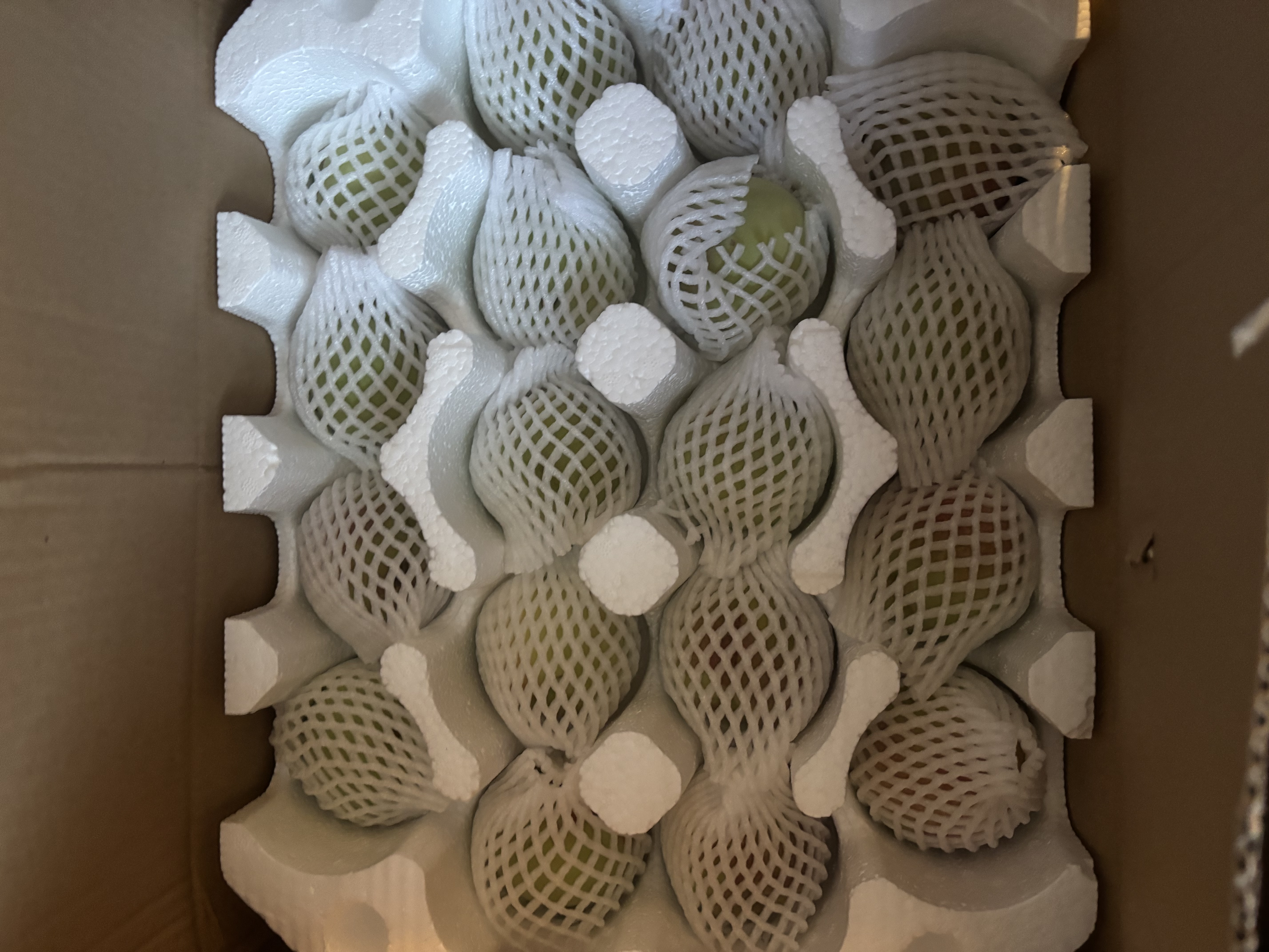 蒙阴青州蜜桃脆桃青桃红桃水果新鲜整箱蜜桃现摘脆甜小桃 带箱5斤 【秋冬桃王】小果 实拍图