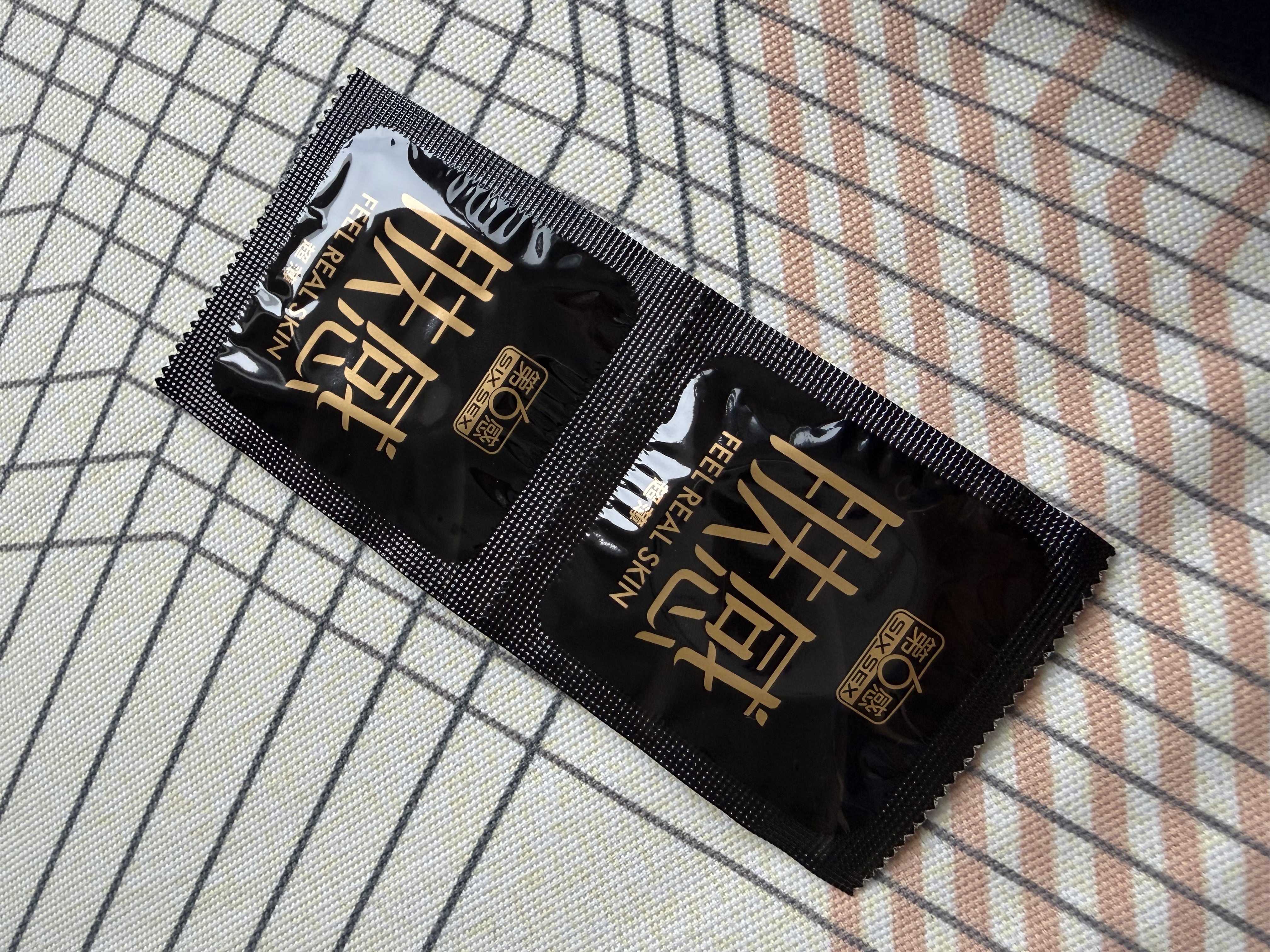 第六感避孕套 仿生皮PI肤感超薄10只安全套 极肤非乳胶防过敏男专用计生 实拍图