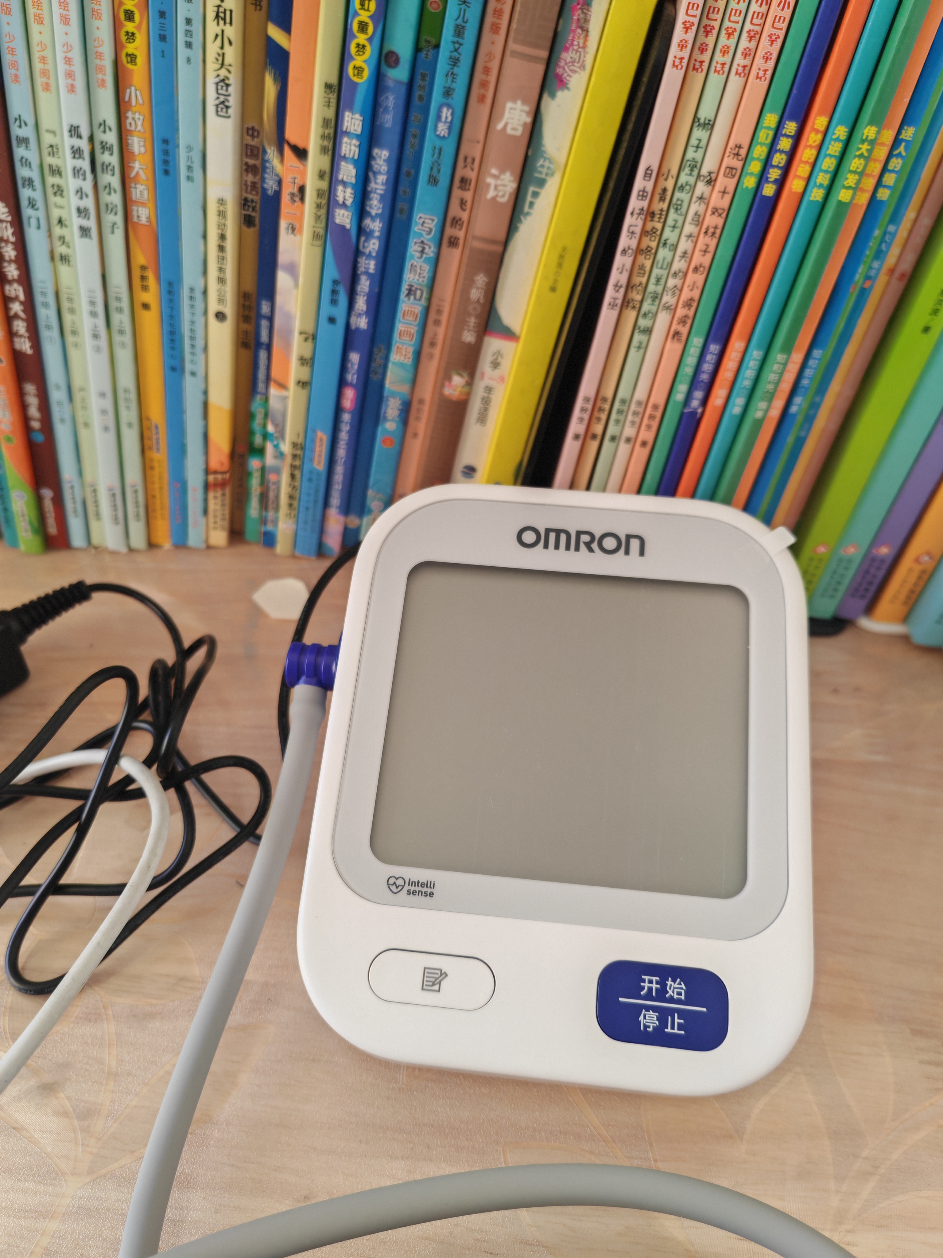 欧姆龙（OMRON）上臂式电子血压计血压仪测量仪家用医用高精准U724J 实拍图