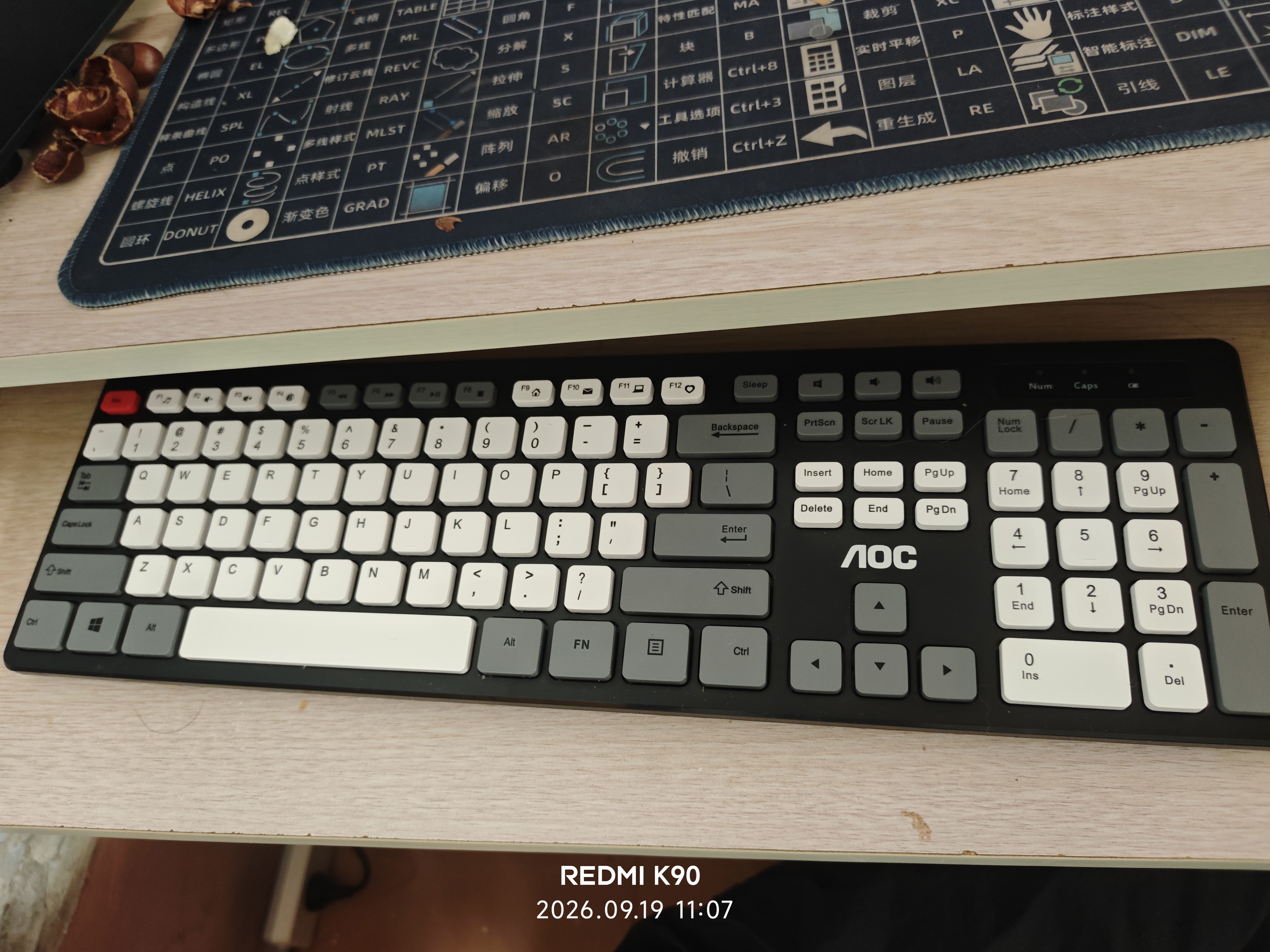 AOC KM720无线键盘鼠标套装 电脑键盘 撞色键盘 防溅洒设计 商务办公家用键盘 黑色 实拍图