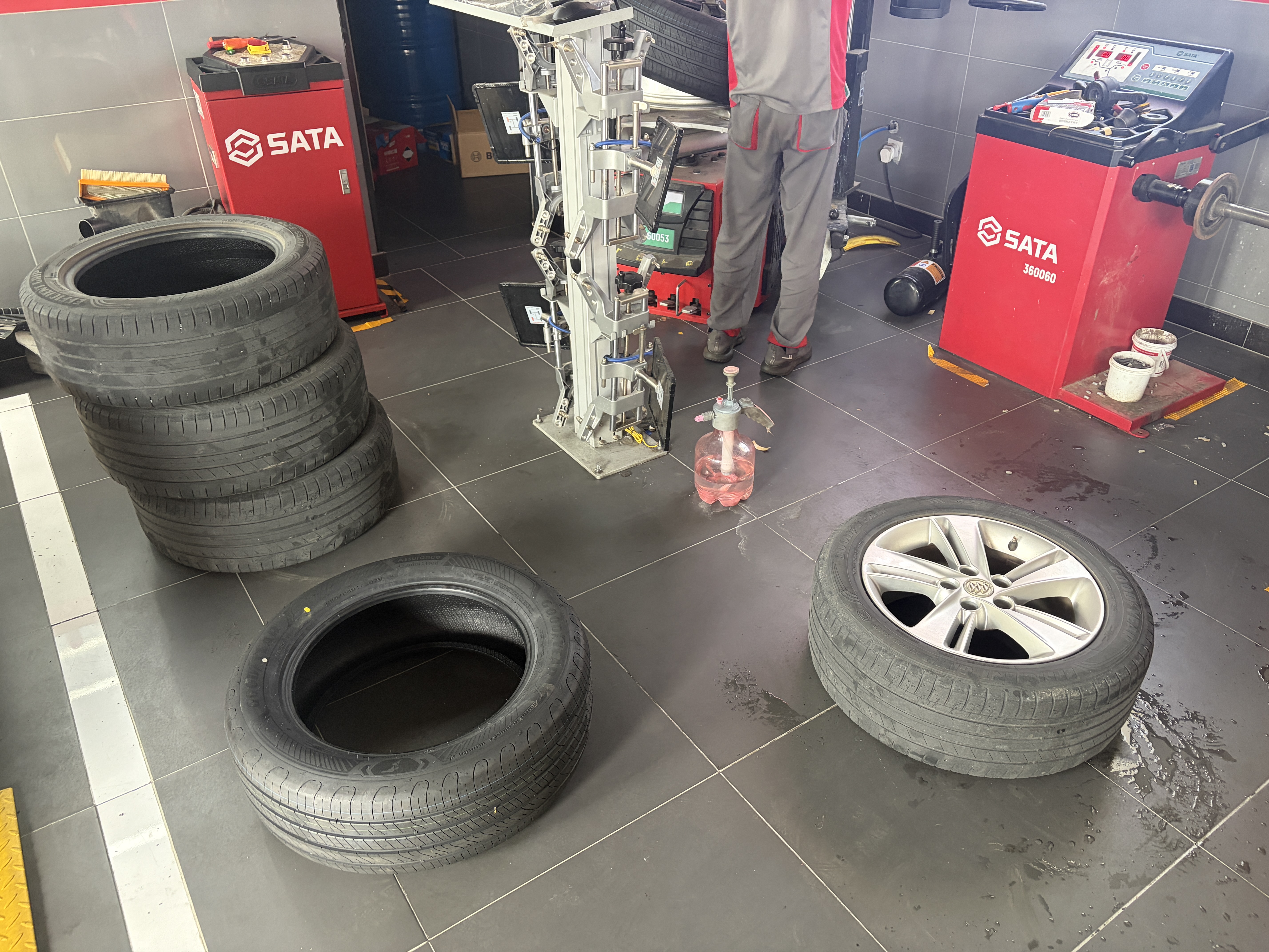 固特异（Goodyear）汽车轮胎 225/55R17 97V ACT 御乘三代 原配迈腾(ICE/PHEV) 实拍图