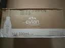 依云（evian）高端天然矿泉水 330ml*24硬瓶 法国原装进口饮用水 会议商务用水 实拍图