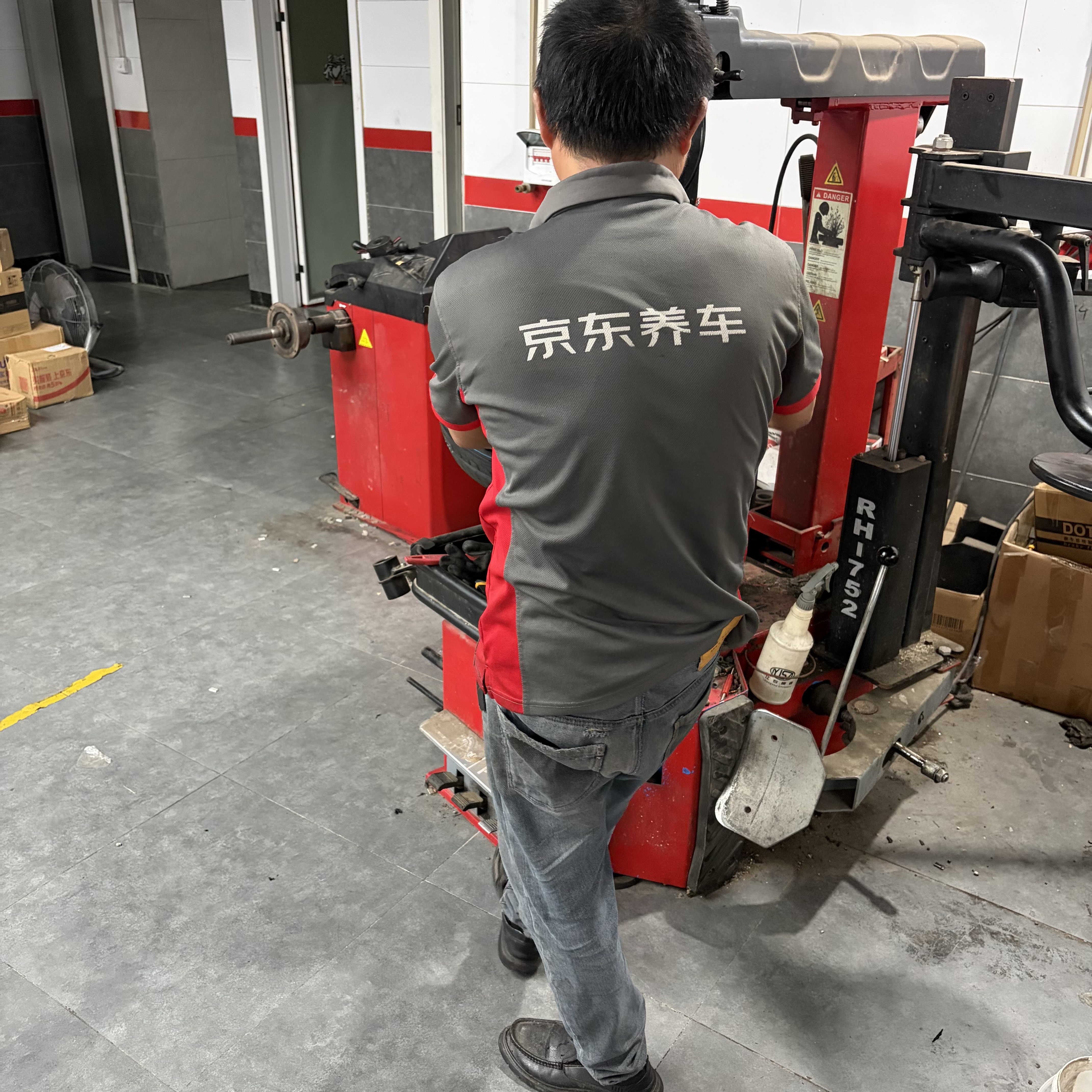 京东养车 博世高端刹车油包安装套餐ENV4德国原装进口2L兼容DOT4DOT5.1 实拍图