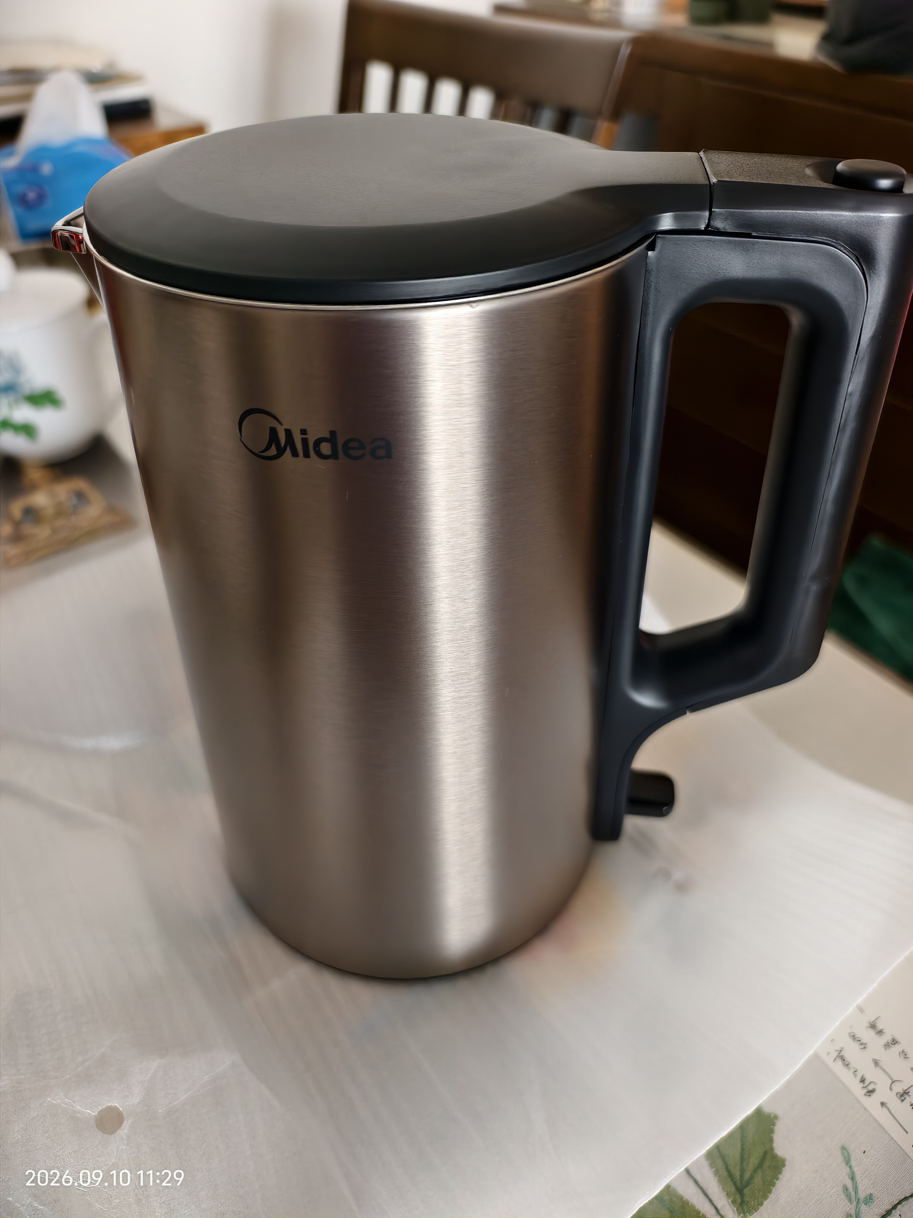 美的（Midea）电热水壶家用1.7L大容量烧水壶内外双钢防烫防干烧煮水壶316L不锈钢内胆电水壶商超同款PJ17A01 实拍图