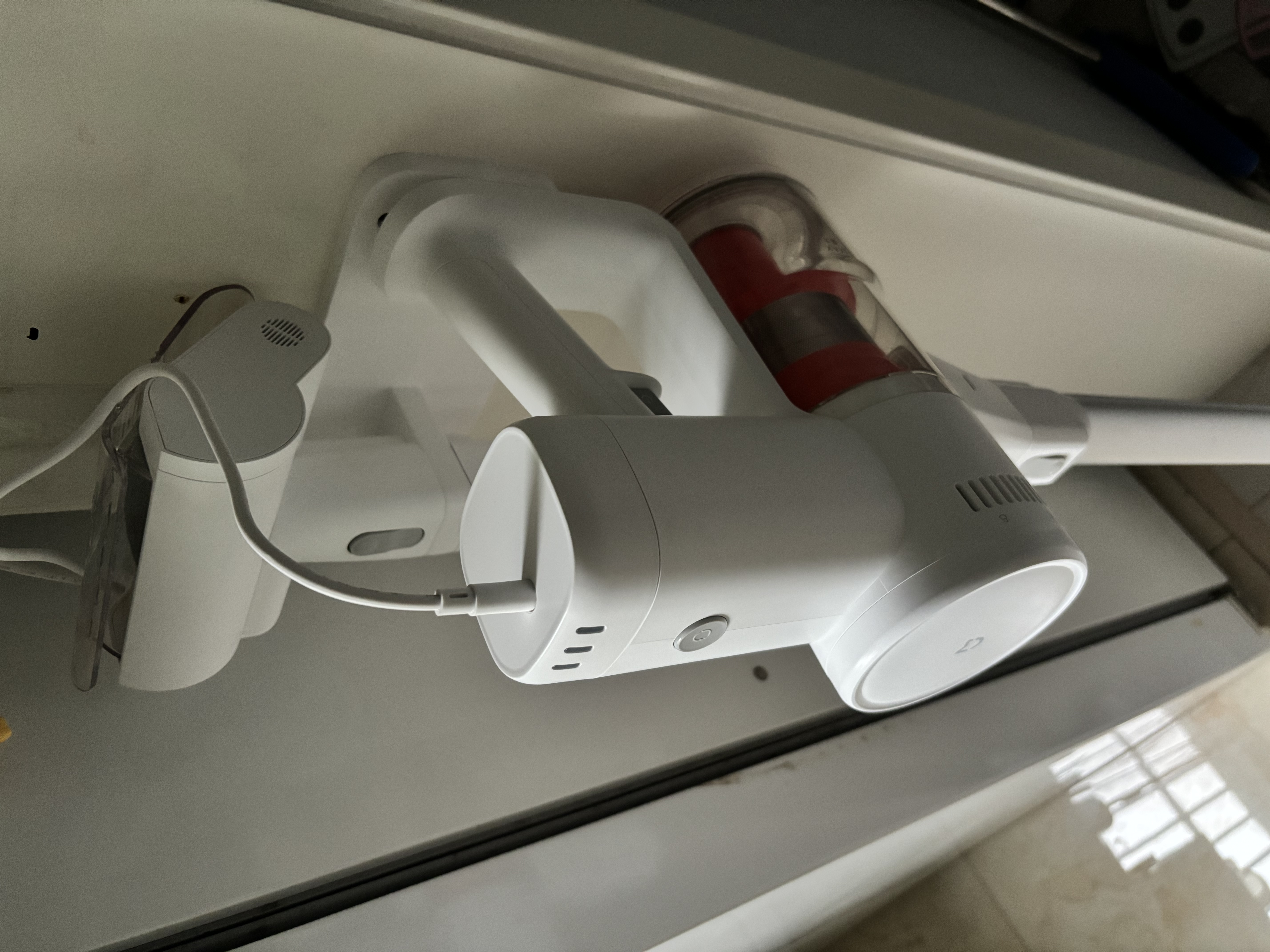 米家小米吸尘器4C 180°蓝光显尘 230AW暴风吸力 家用无线大吸力自集尘防缠毛 吸猫毛 F205 实拍图