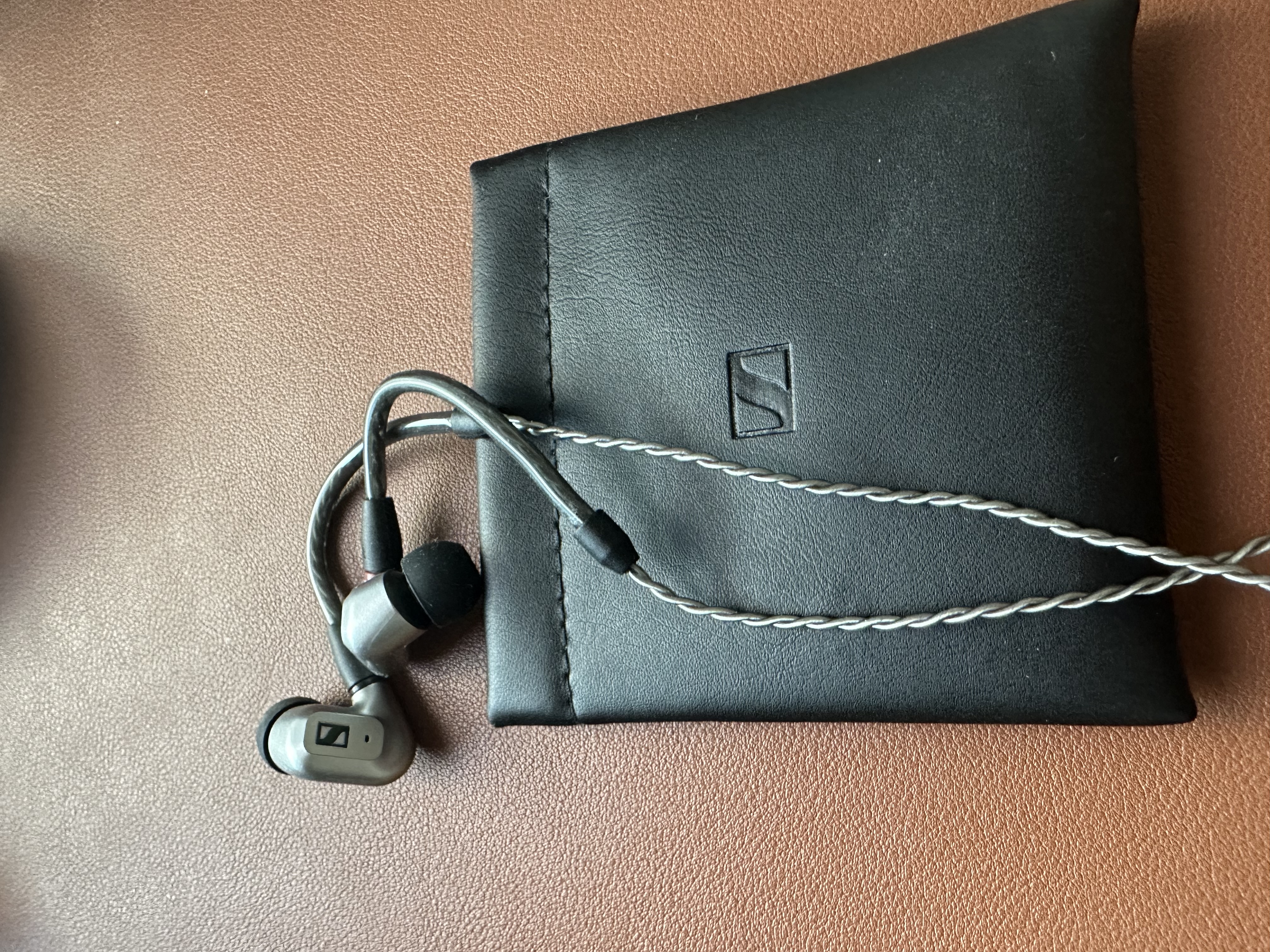 森海塞尔（Sennheiser）IE200 东方银韵版 有线耳机HIFI入耳式高保真音乐耳机 游戏耳机 银色 实拍图
