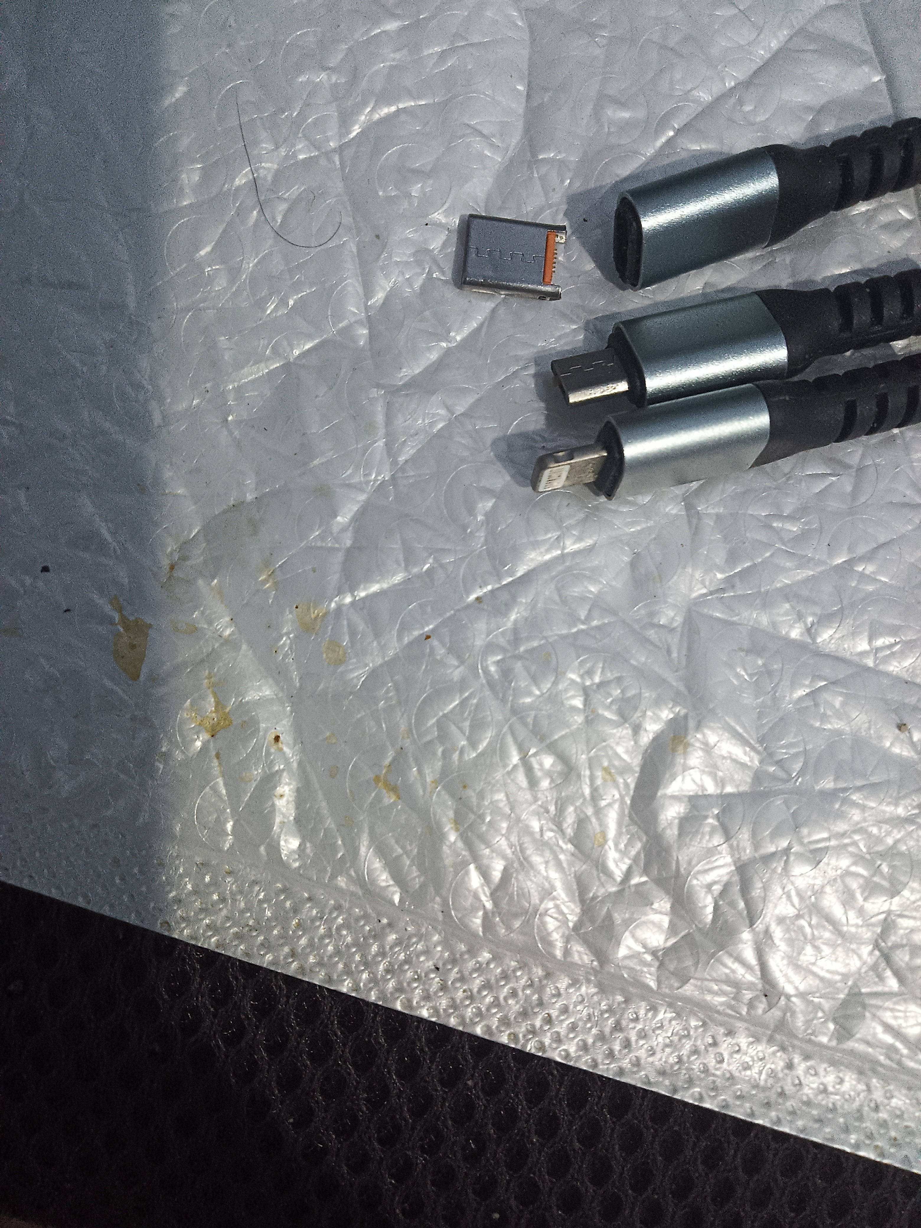 【京东快递】充电线三合一数据线一拖三快充多头编制车载适用苹果Type-c安卓华为荣耀vivo小米oppo 单线【三合一编织线黑色1.2米】 实拍图