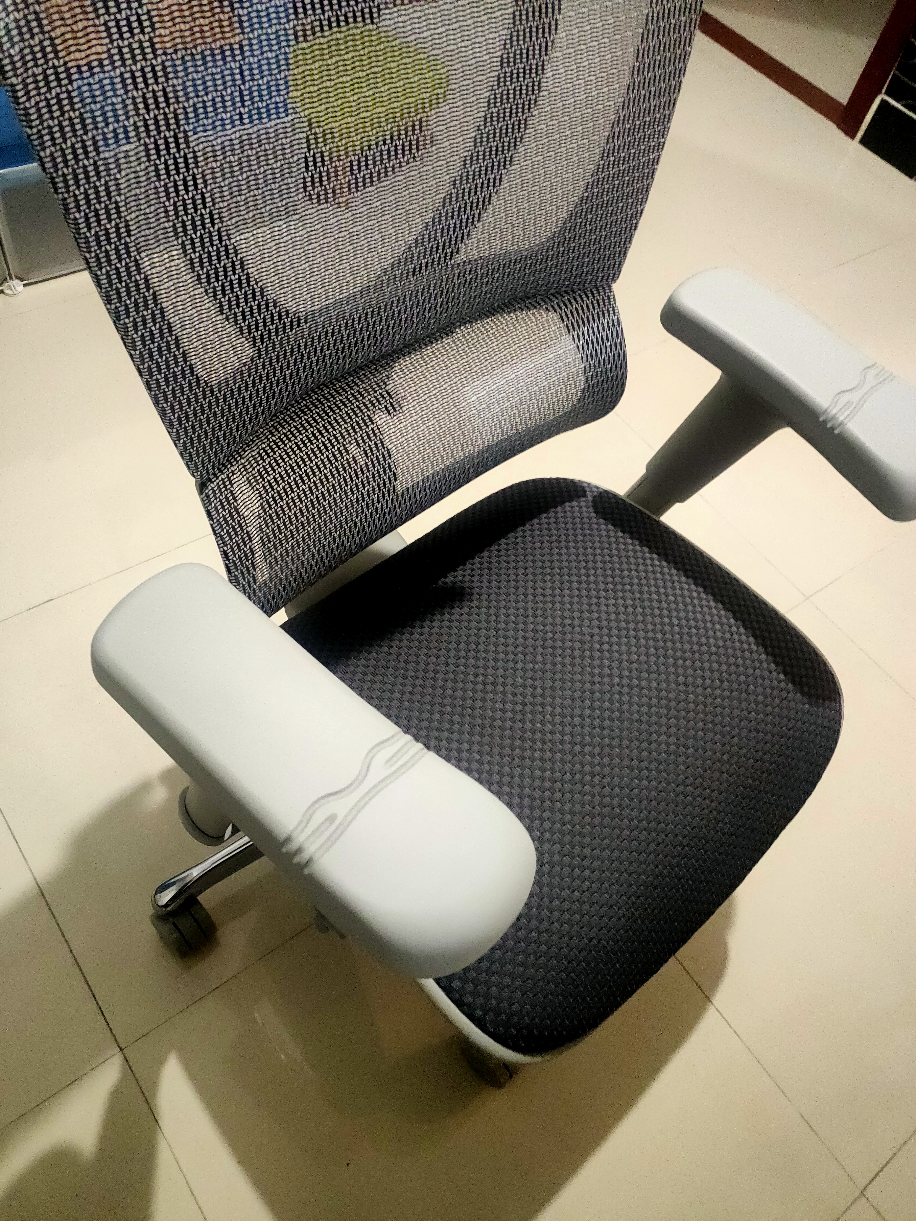 Ergonor保友优b雄鹰 电脑椅人体工学椅家用 电竞椅办公椅子靠背老板椅 【优b雄鹰】银白(云感科技坐垫) 精准承托 舒适久坐 实拍图