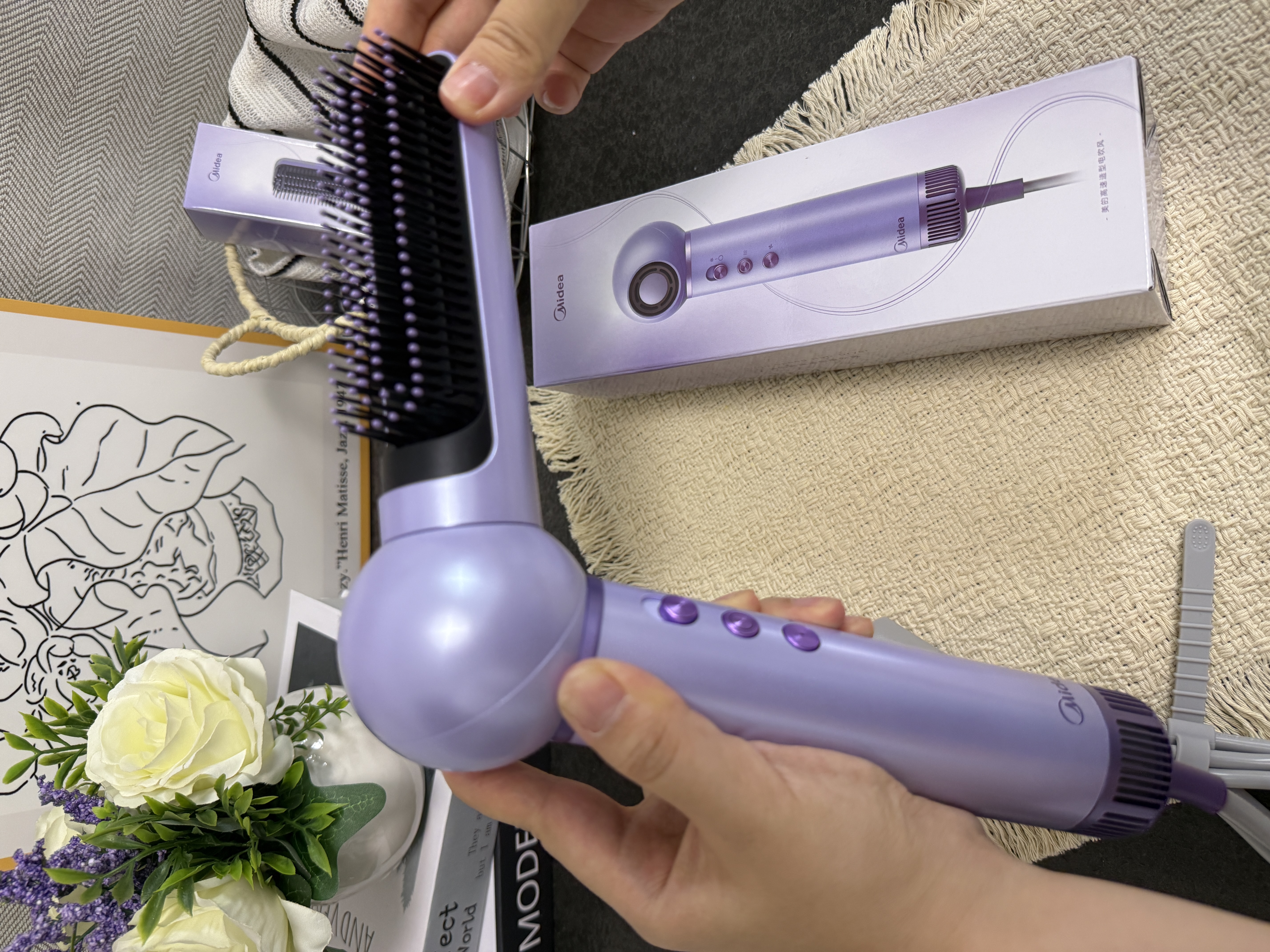 美的（Midea）【晒单返20】高速顺发吹风机家用造型吹风筒负离子护发大功率速干吹直一体FG306直发梳 中秋节礼物 实拍图