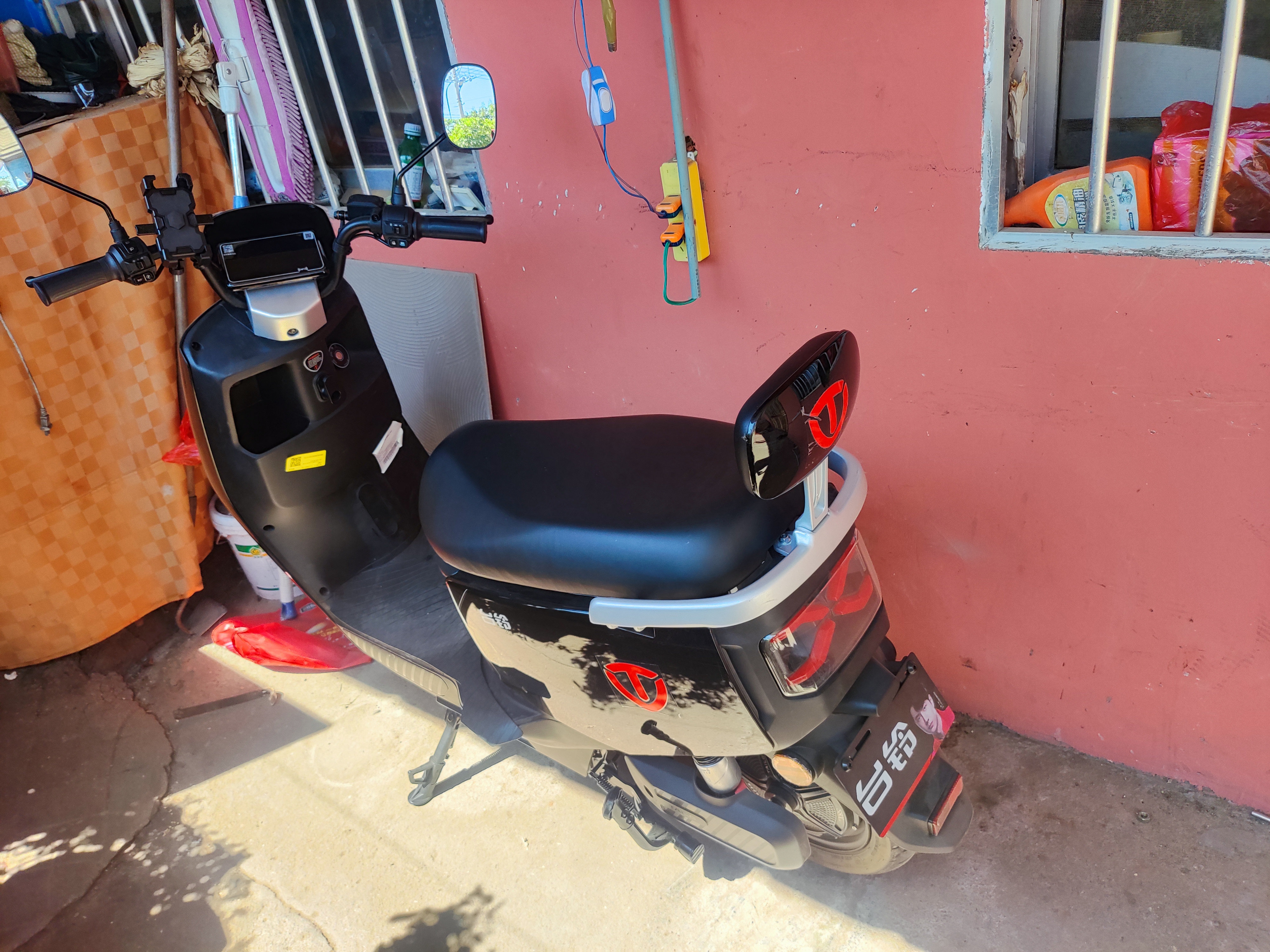 台铃电动车72V长续航电动摩托车1200W大功率时尚男女电摩电瓶车 星耀黑/72V23A电池/1200W电机 实拍图