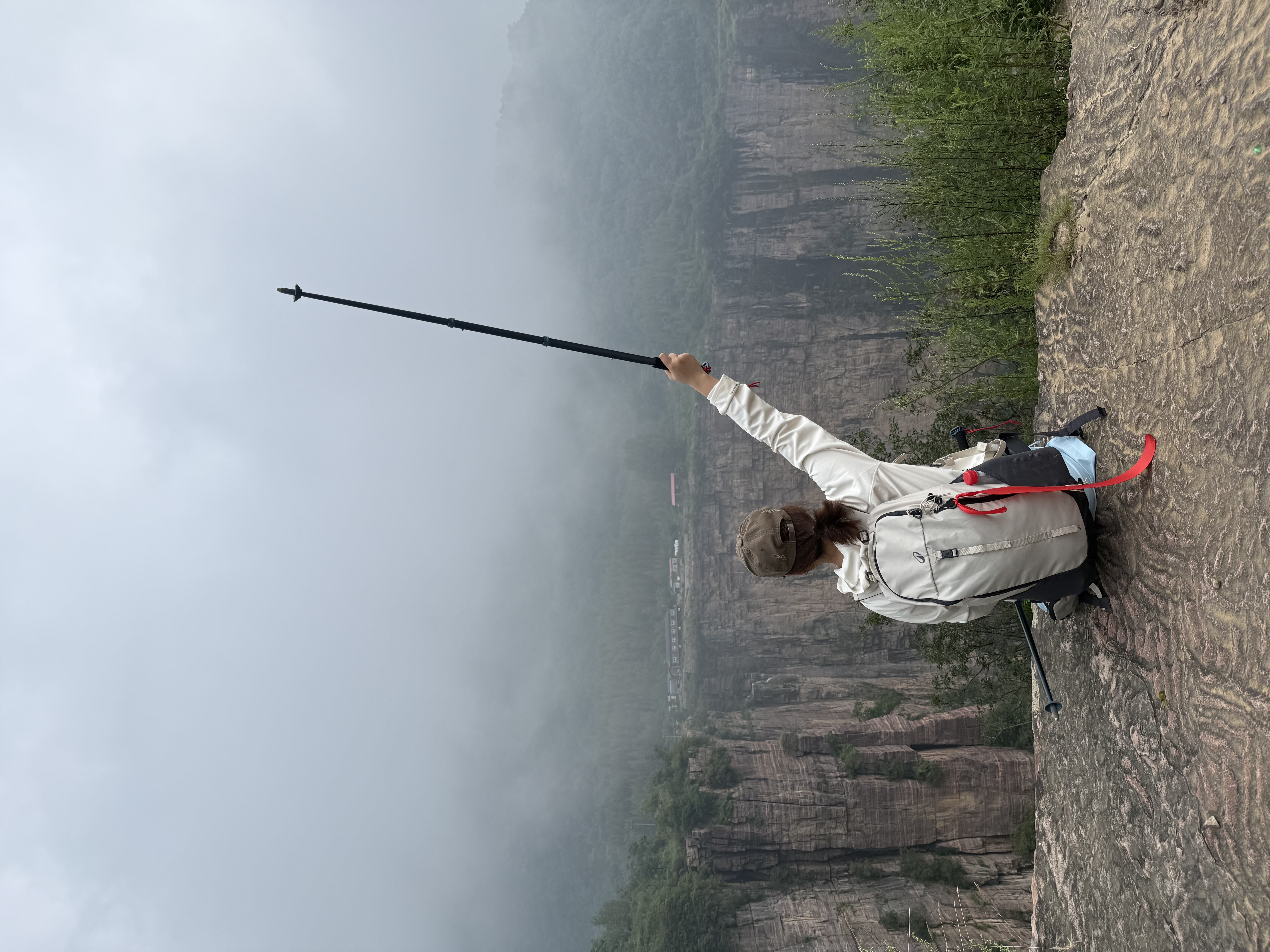 迪卡侬登山包徒步背包双肩包MH100书包旅行运动通勤大容量背负系统户外 米白色-20L 实拍图