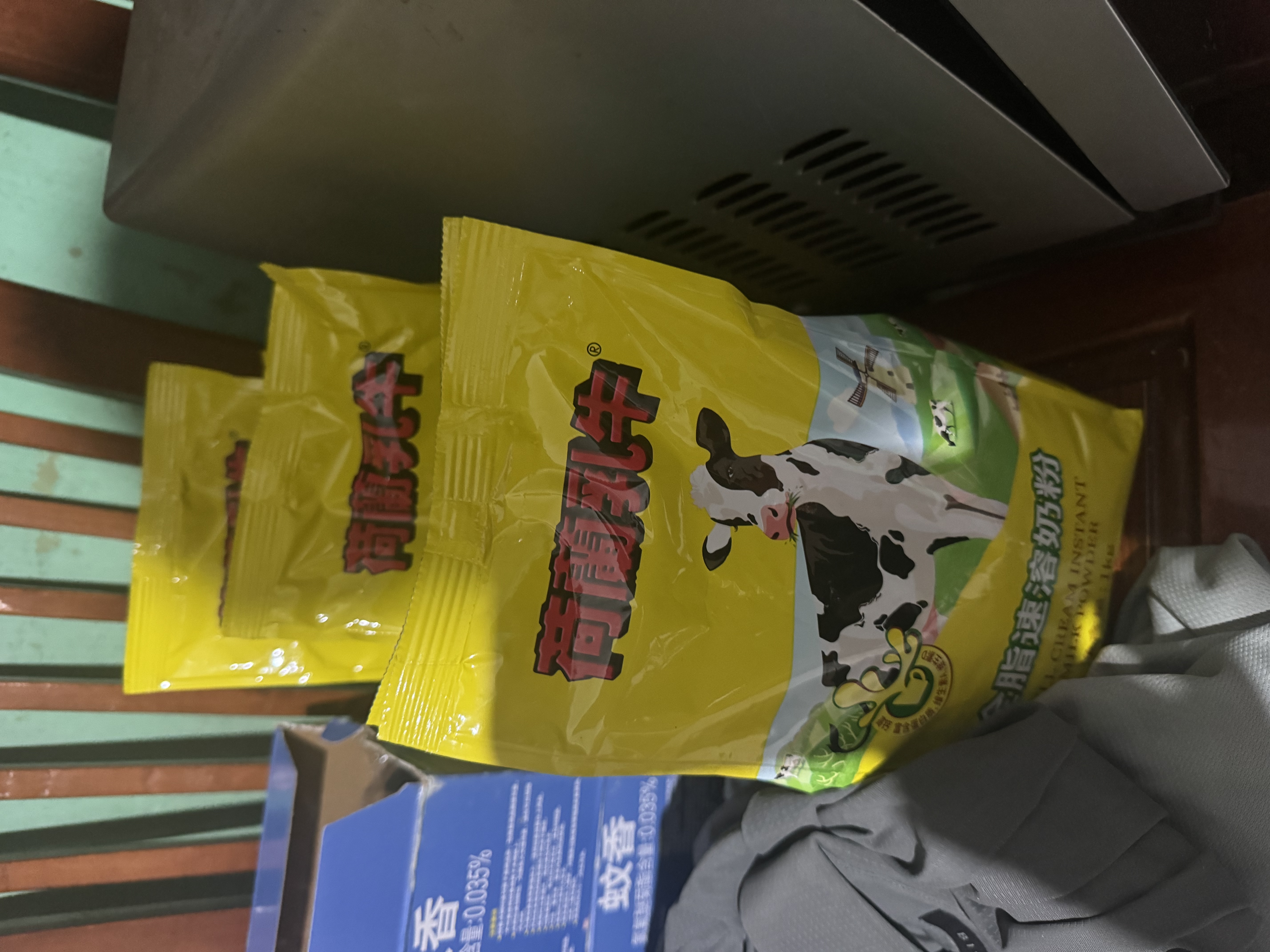 荷兰乳牛 全脂速溶奶粉1kg*2袋装 高钙全家全脂成人儿童奶粉 实拍图