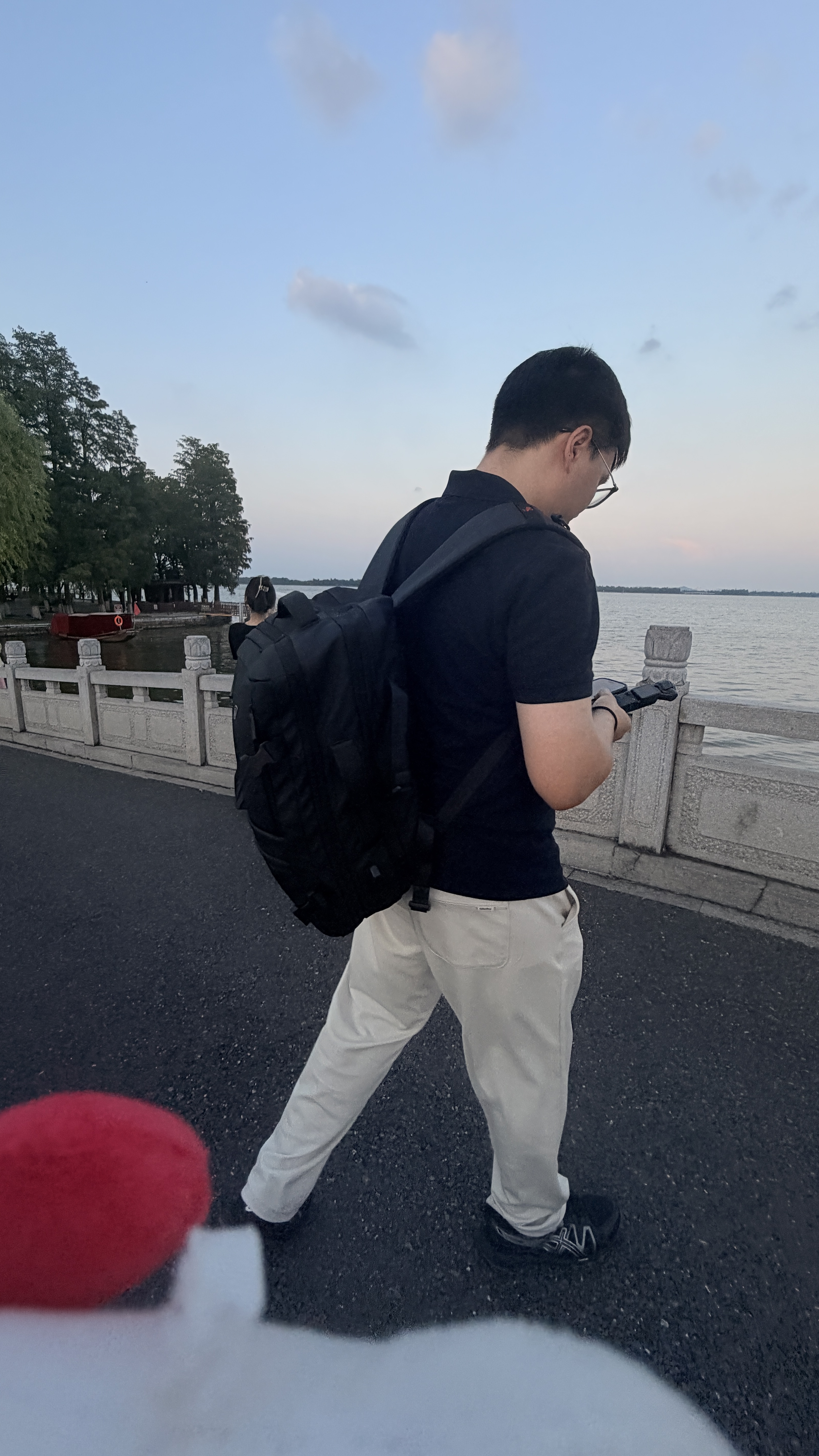 爱华仕男士商务轻奢旅行出差双肩包大容量背包游戏笔记本电脑包16英寸 实拍图