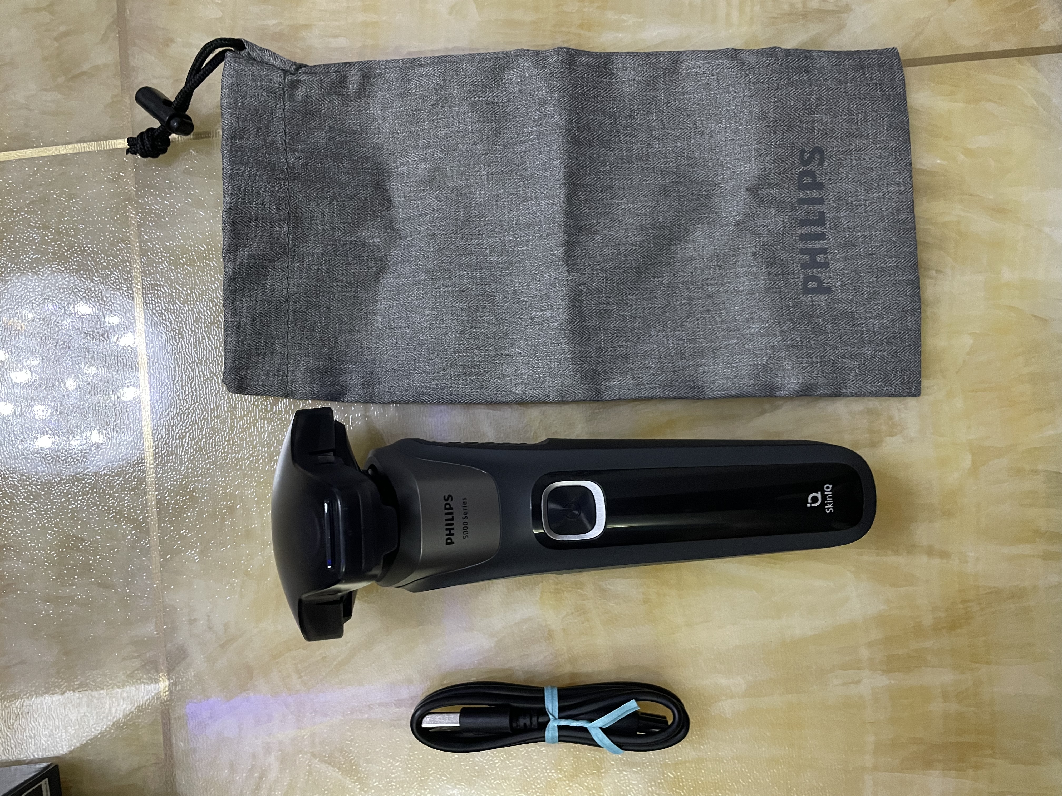 飞利浦（PHILIPS）【中秋礼品进口爆款】电动剃须刀男士刮胡刀 旋护5系pro 荷兰原装进口旋转剃须刀 S5887送长辈父母 实拍图
