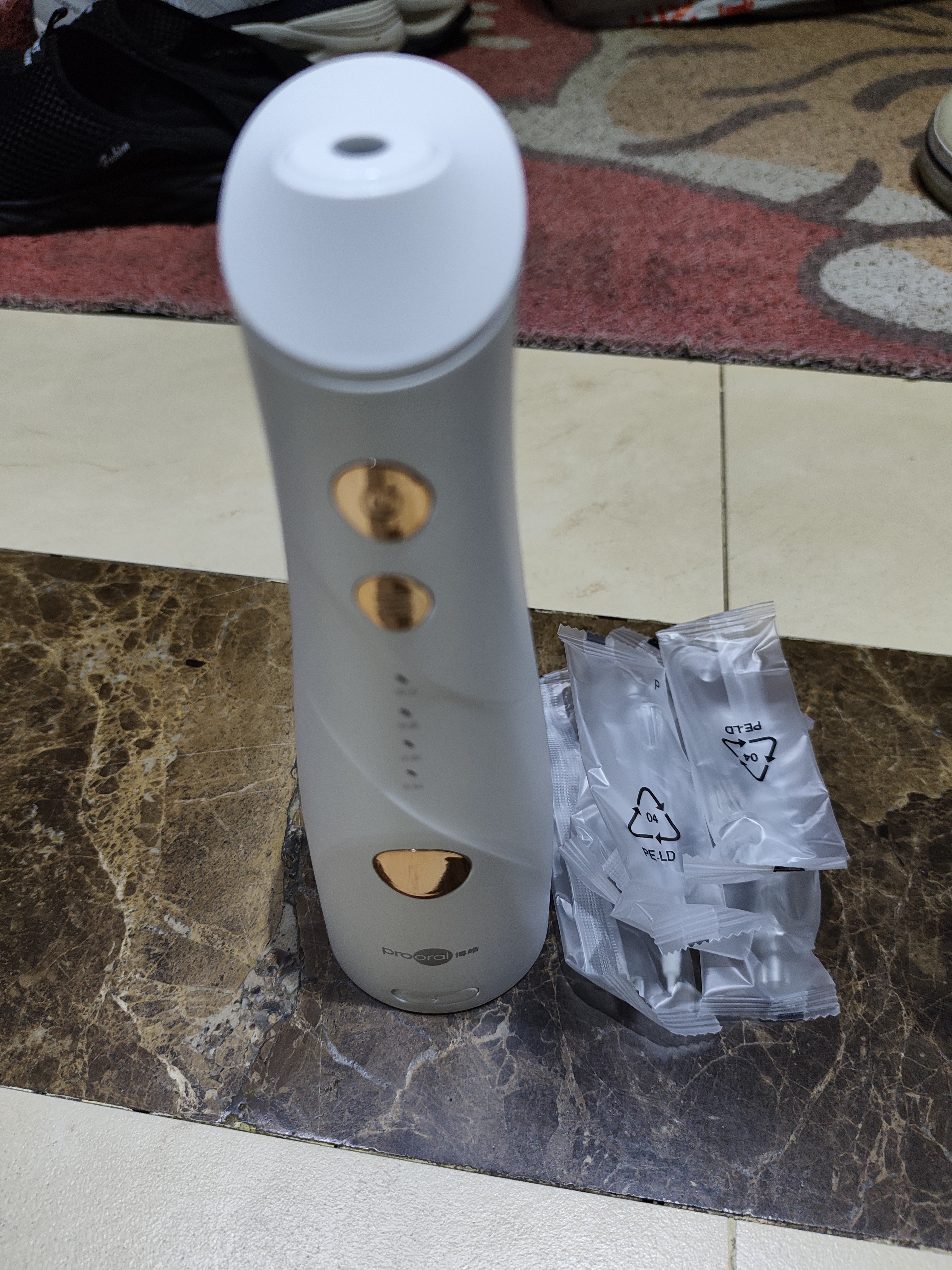 博皓（prooral）冲牙器5025Plus手持立式洗牙器带数显成人洁牙器便携牙齿冲洗器 象牙白270ml 实拍图