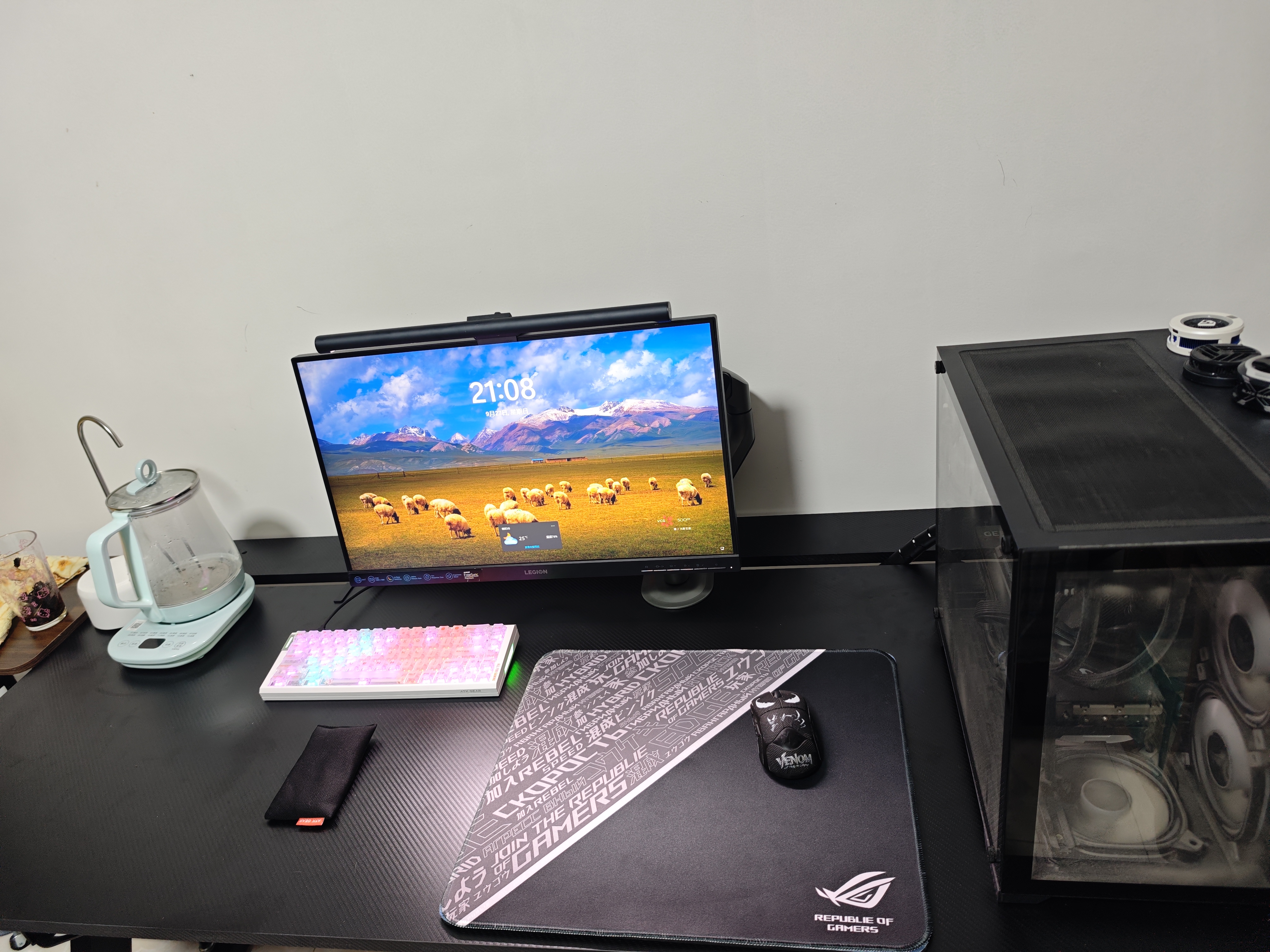 戟创AGKey-钛戟S3电竞桌台式电脑桌家用书桌可装机械臂桌子碳纤维色 【黑色插排款】公牛插排｜进口松木芯｜ENF级环保｜ 160*75*75cm 二段分板 实拍图