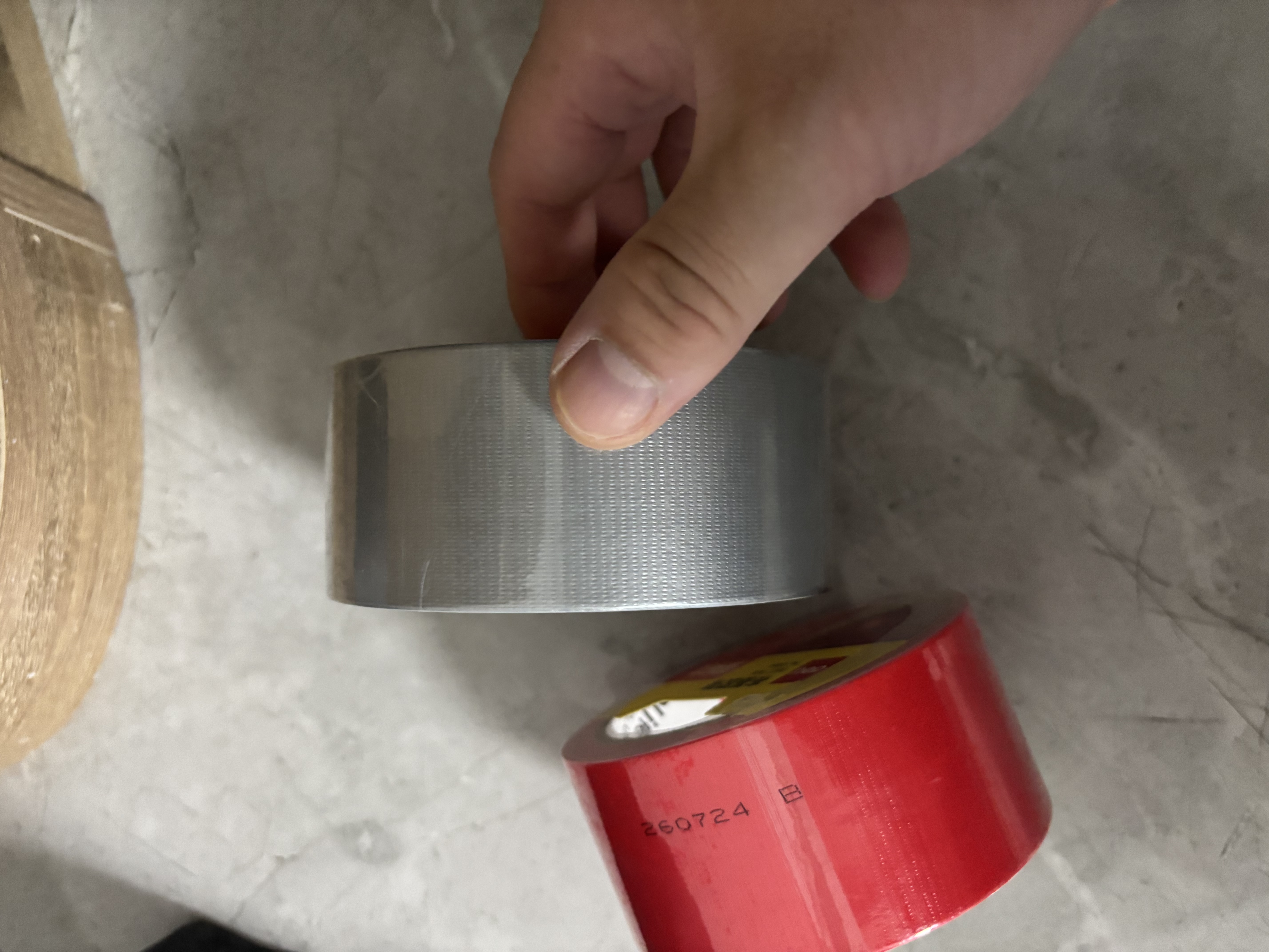 得力（deli）强力布基胶带 米字贴窗防台风 防风防水胶带 地毯修补窗户密封 48mm*20m*230μm*1卷 灰  30800 实拍图