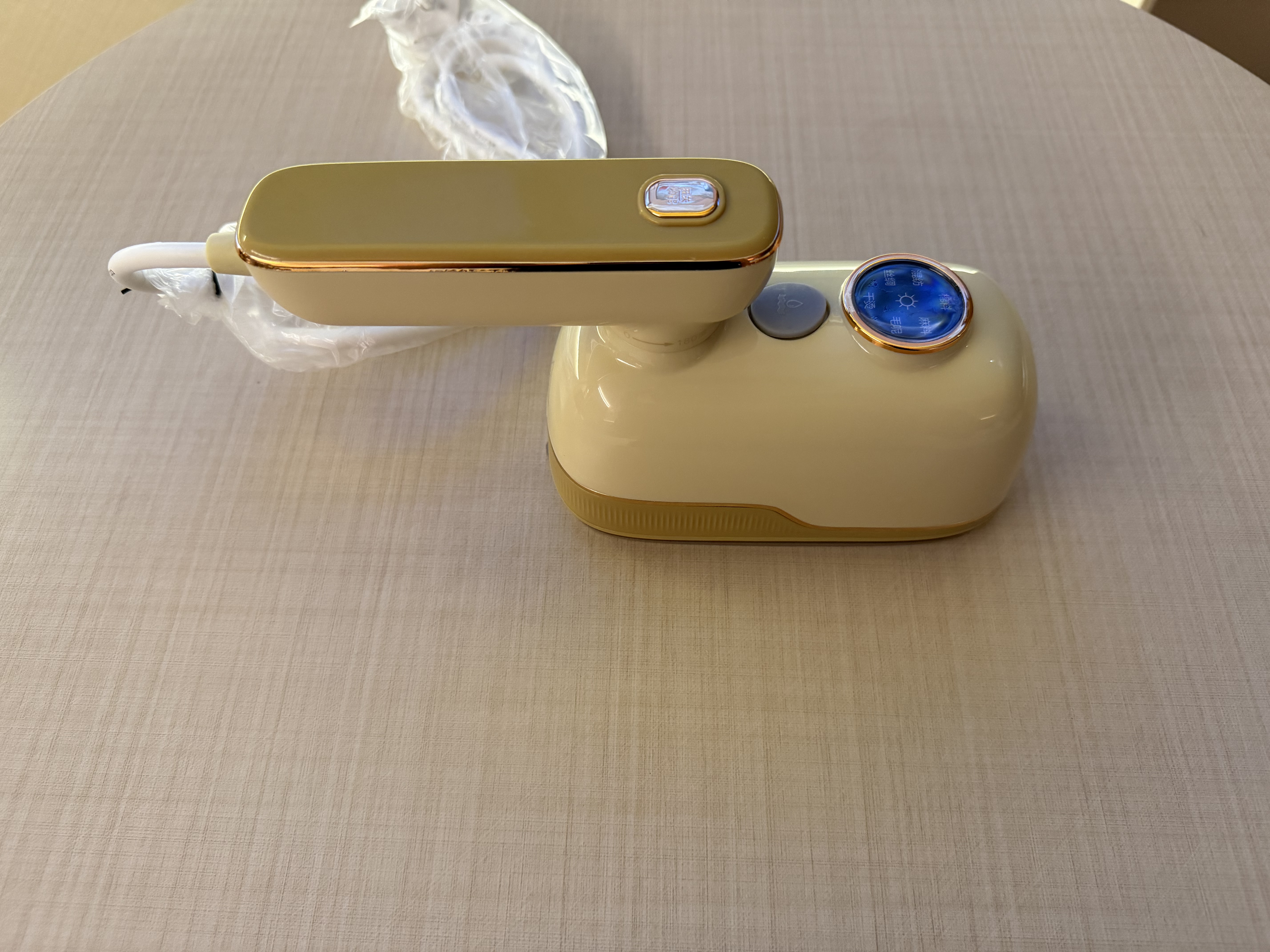 康佳小海豚挂烫机手持家用电动烫衣板小型蒸气电熨斗便携杀菌除螨旅行熨衣机 【智能款】奶杏黄 实拍图