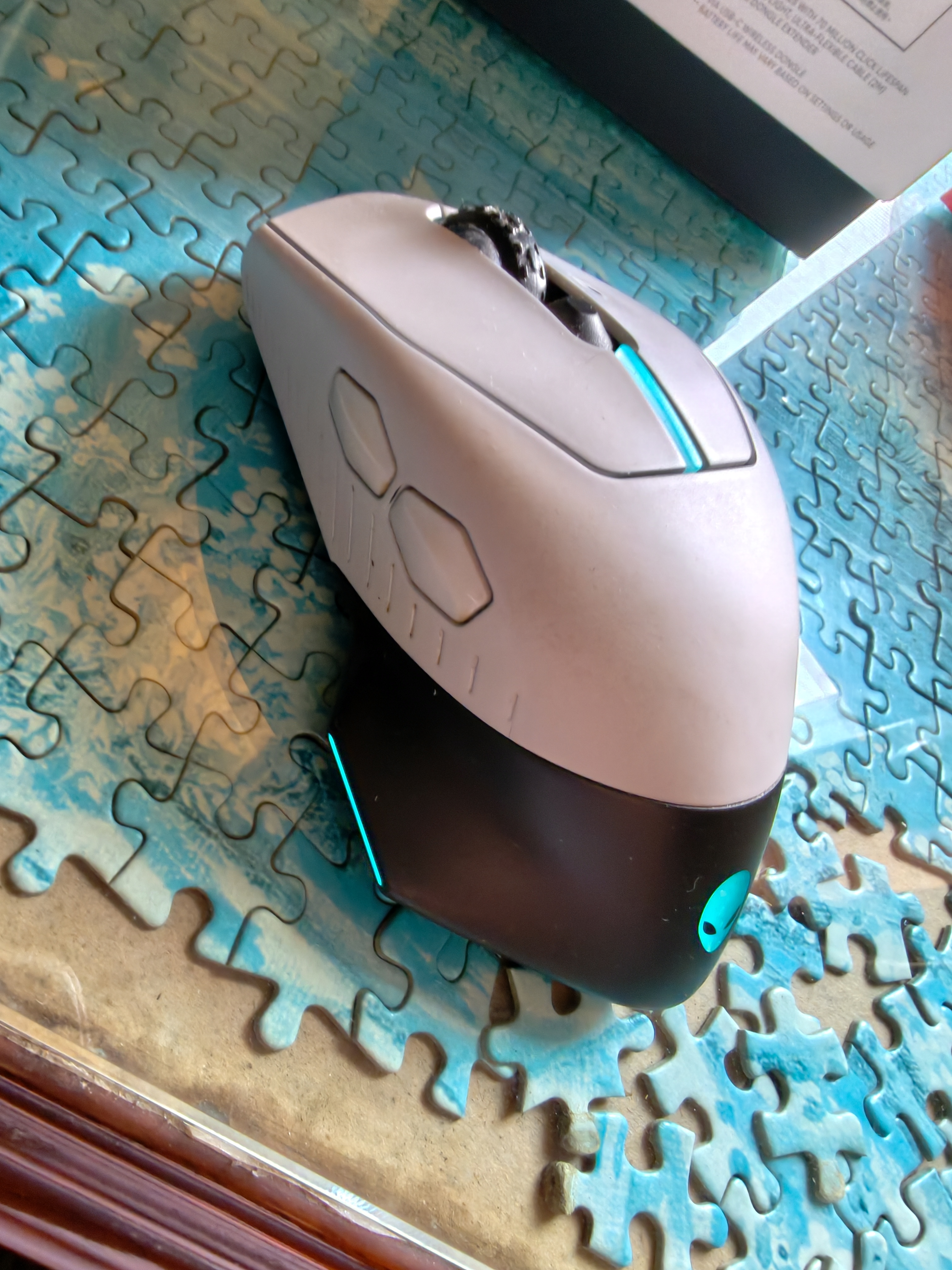 外星人（Alienware）AW620M游戏鼠标 双模2.4g无线高端专业电竞宏鼠标 RGB灯效 磁力回弹人体工学设计 节日礼物 黑色 实拍图