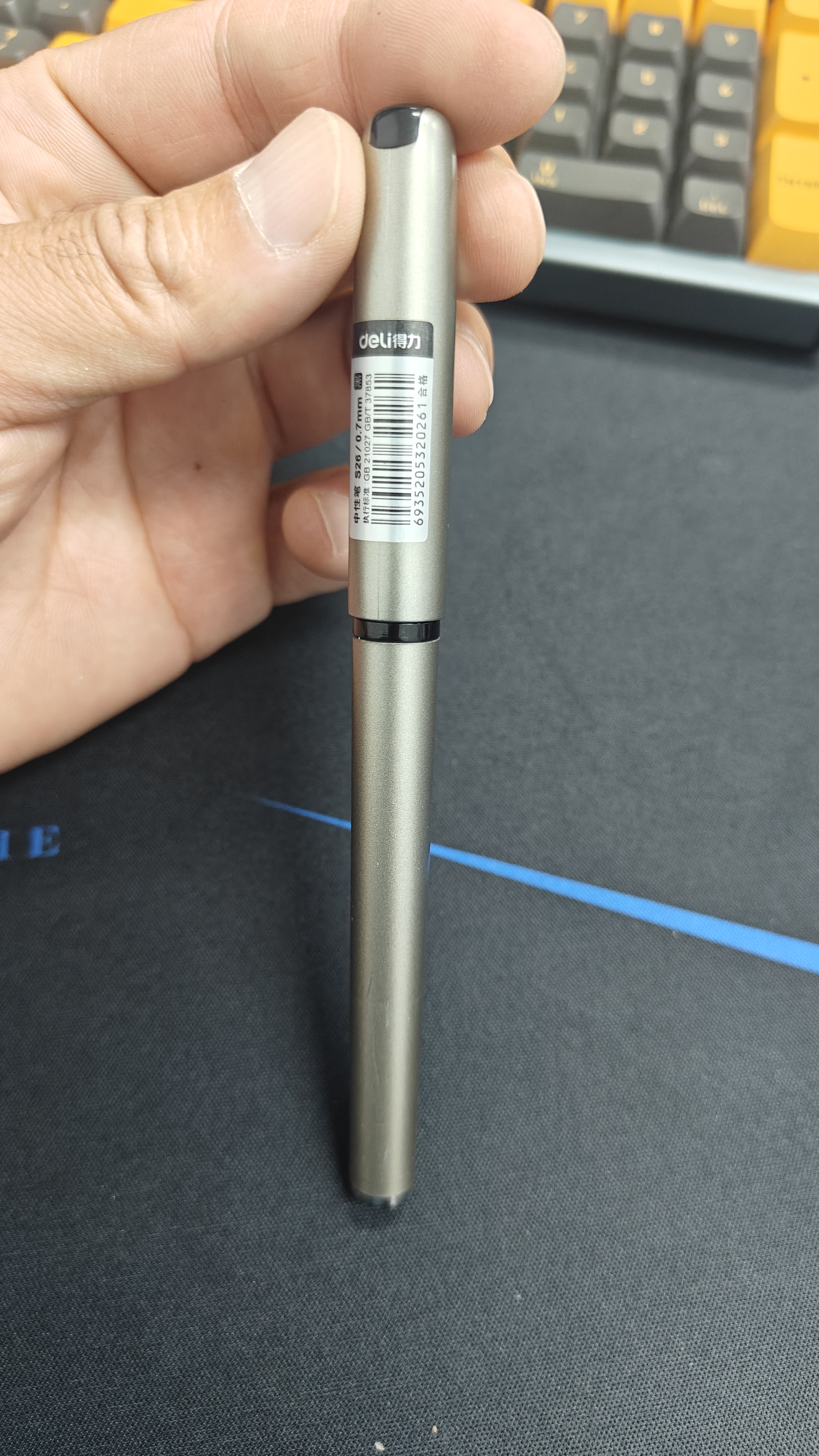 得力(deli)开学必备用品0.5mm黑色中性笔水笔签字笔 金属质感软胶握手12支/盒高考考试 实拍图