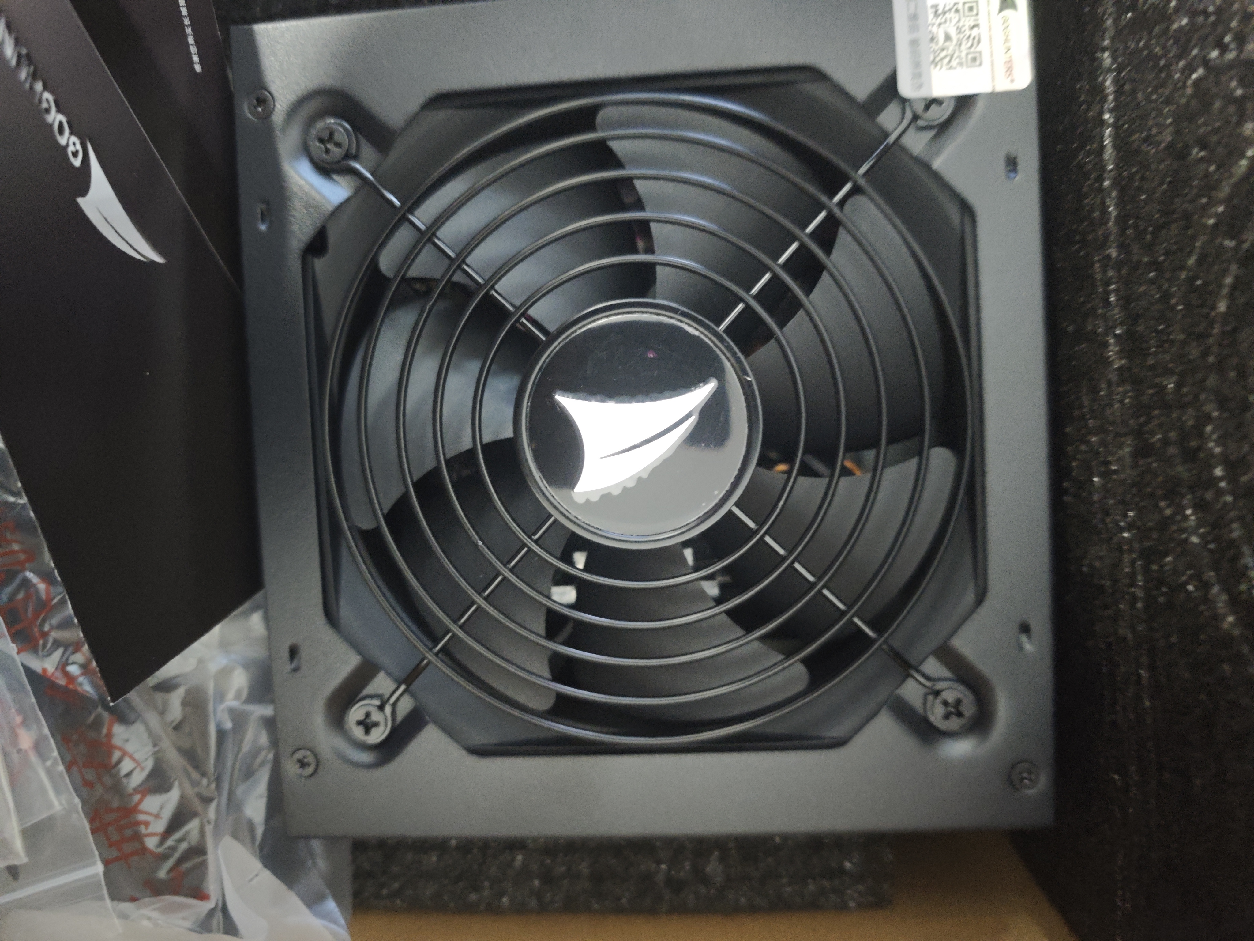 长城（Great Wall）额定550W X5金牌全模电脑电源（漏电监测/全电压/单路12V/70cm长线材） 实拍图