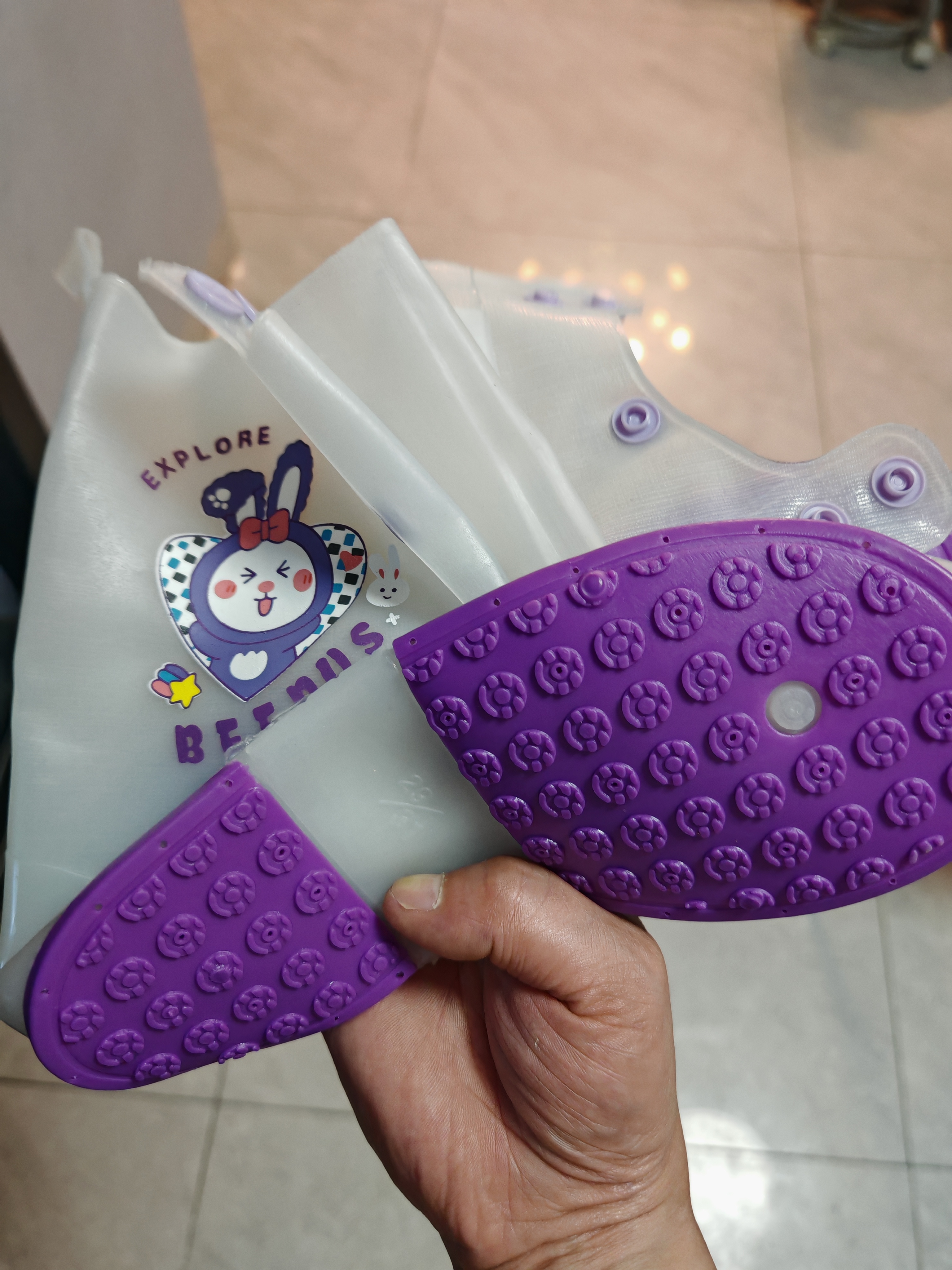 牧萌儿童雨鞋套男童女童耐磨防水防滑水鞋学生中高筒雨靴 紫兔子 L 实拍图