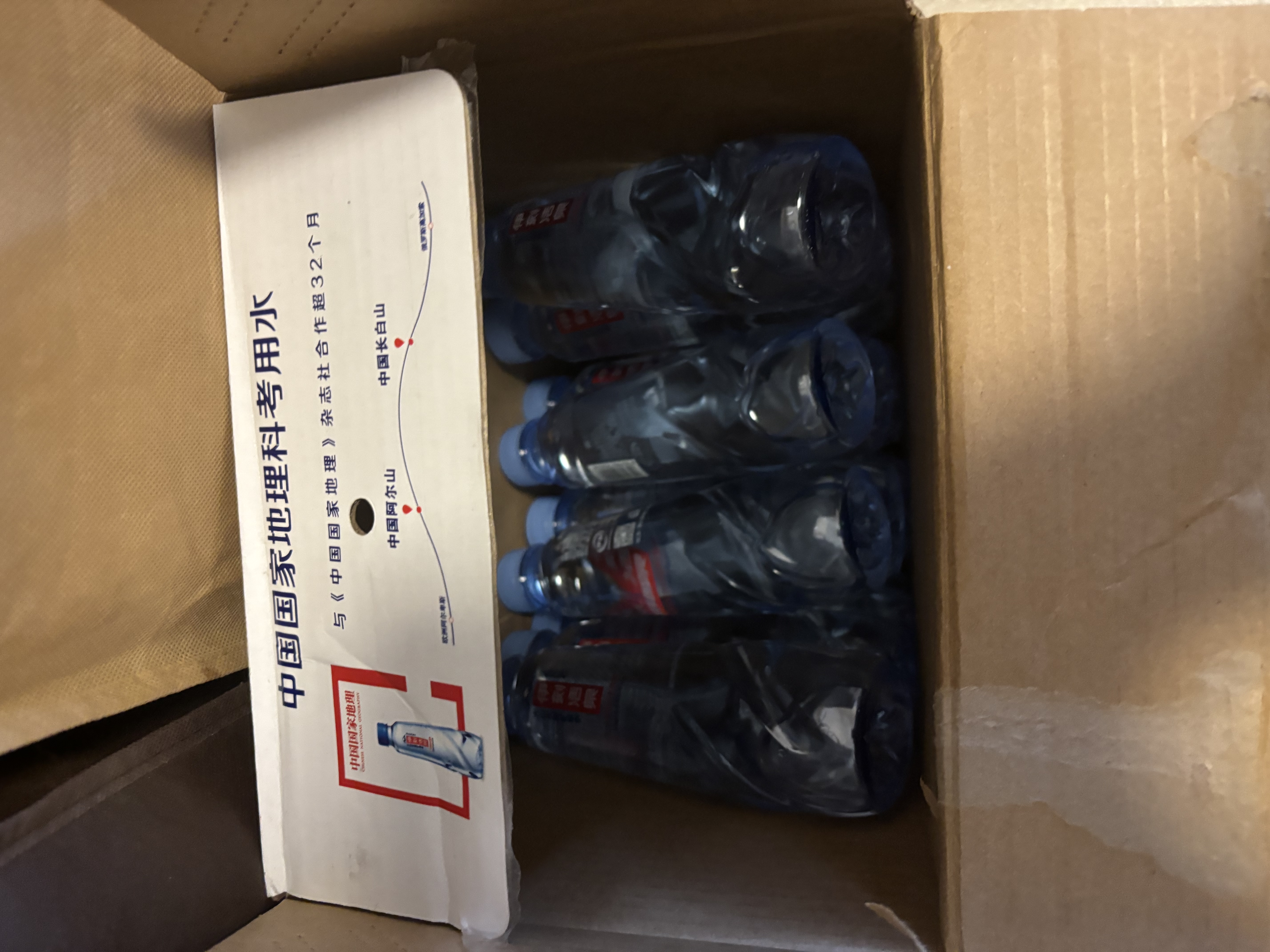 伊利伊刻活泉火山天然矿泉水 330ml*24瓶整箱装天然弱碱【热门商品】 实拍图