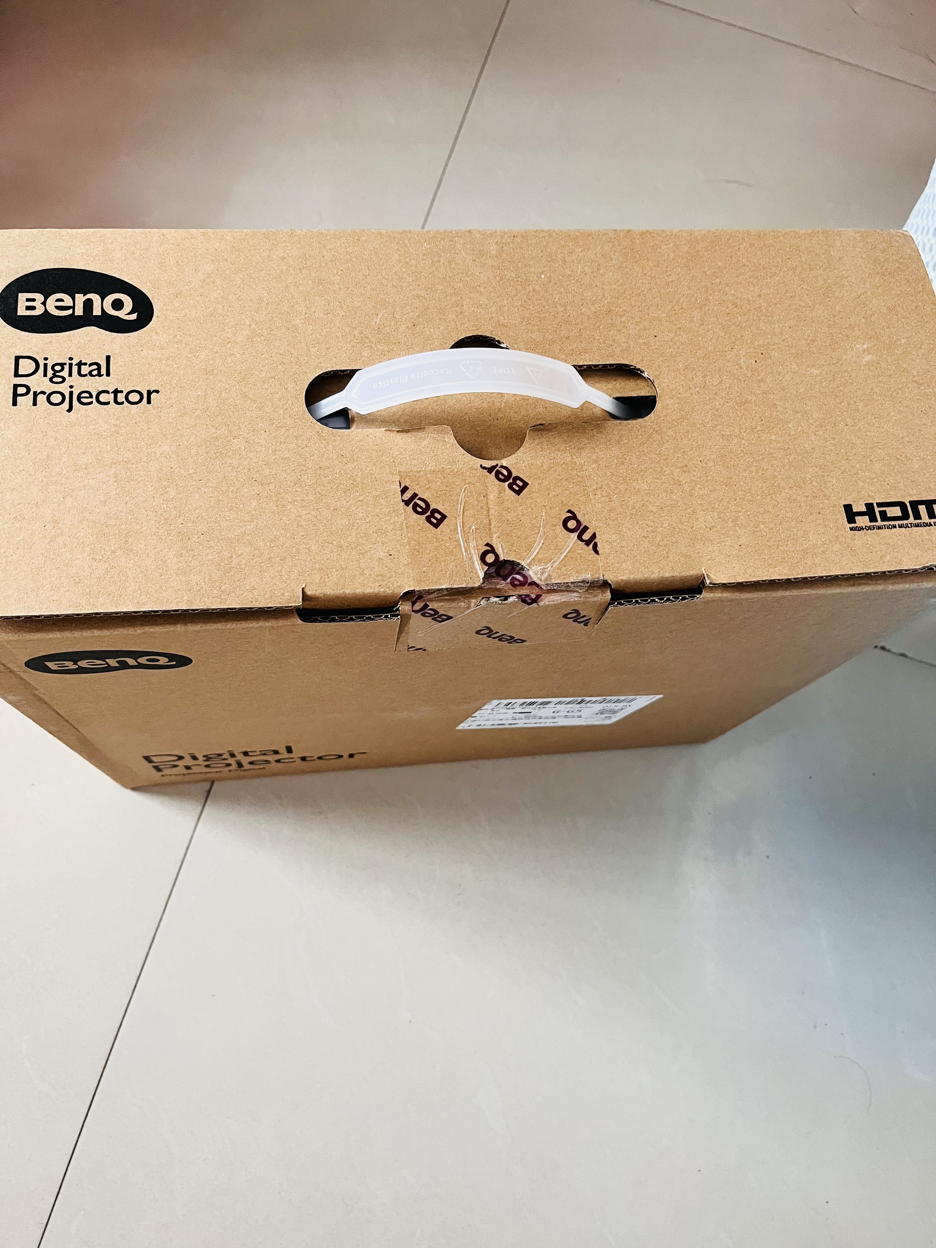 明基（BenQ）MX560C高亮办公会议投影仪 办公投影机 专业商用办公（3800流明 高对比度 10W音响） 实拍图