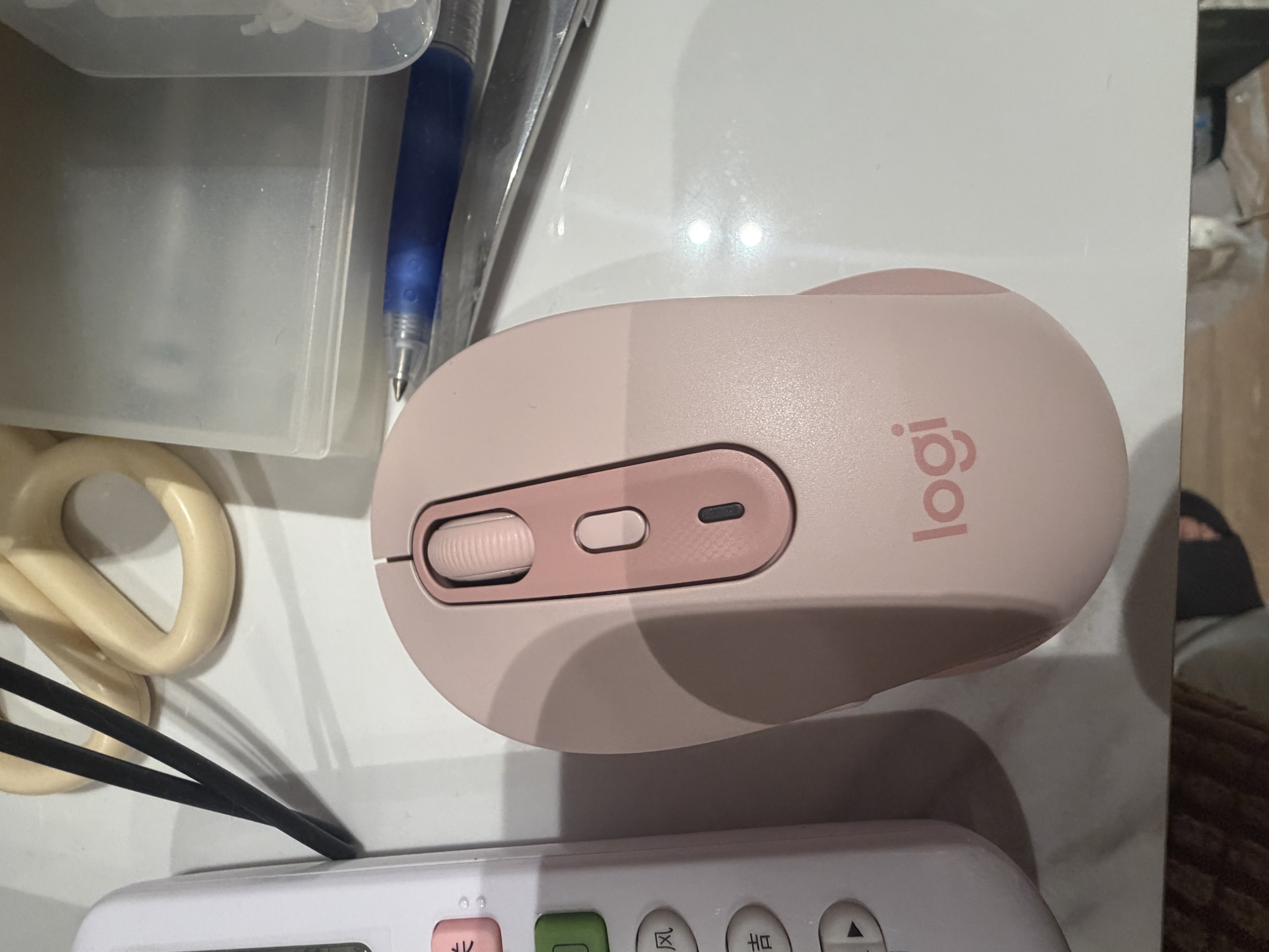 罗技（Logitech）M750M 通用版鼠标 无线鼠标 静音鼠标 对称鼠标 粉色 带Logi Bolt USB接收器 实拍图