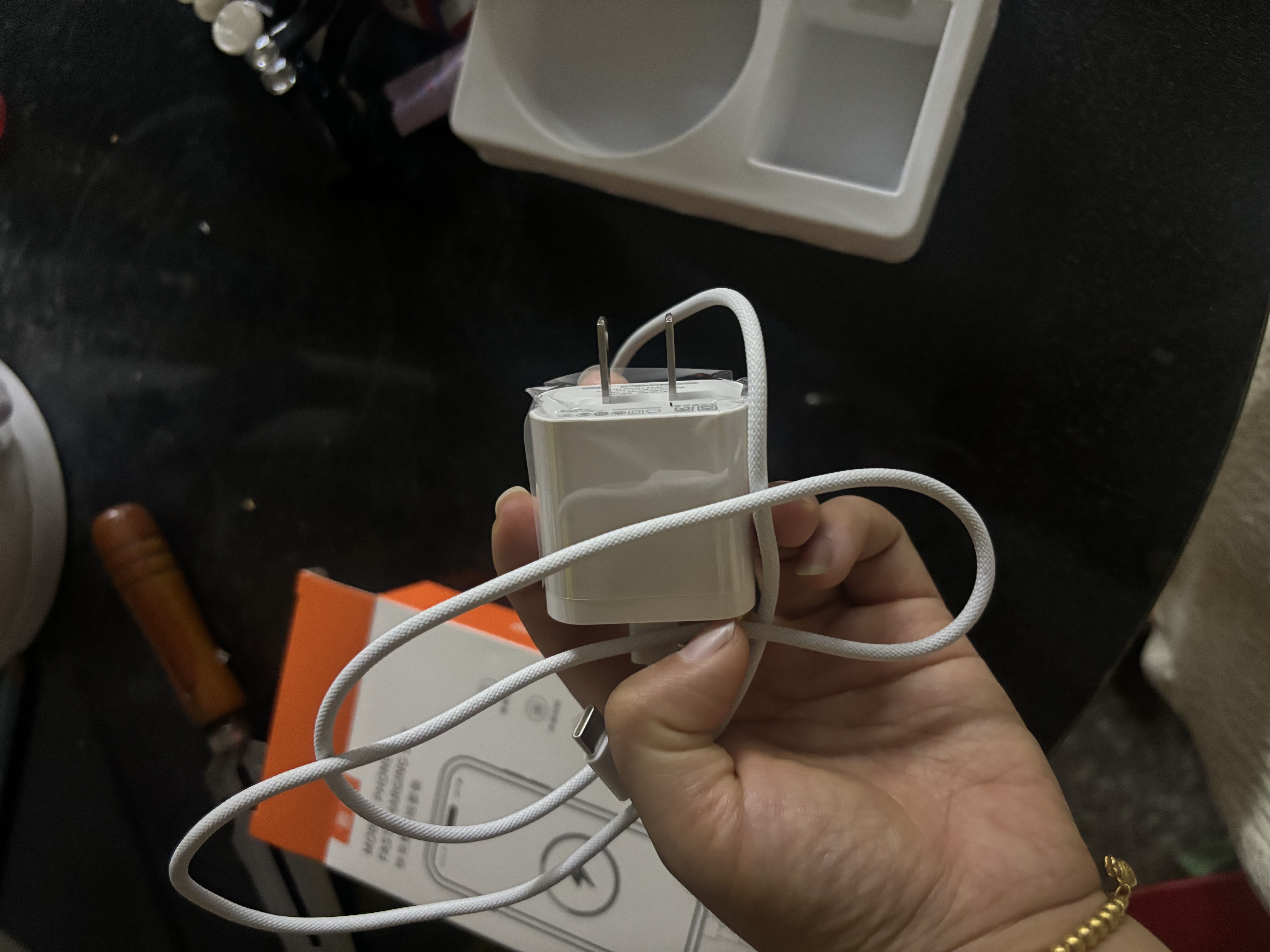 固质【直营正品】苹果17/16/15充电器头30W/40W适配原装正品快充套装iPhone17/16/15proMax/Air数据线 30W苹果充电头+1米编织线【30分钟充满86%】 实拍图