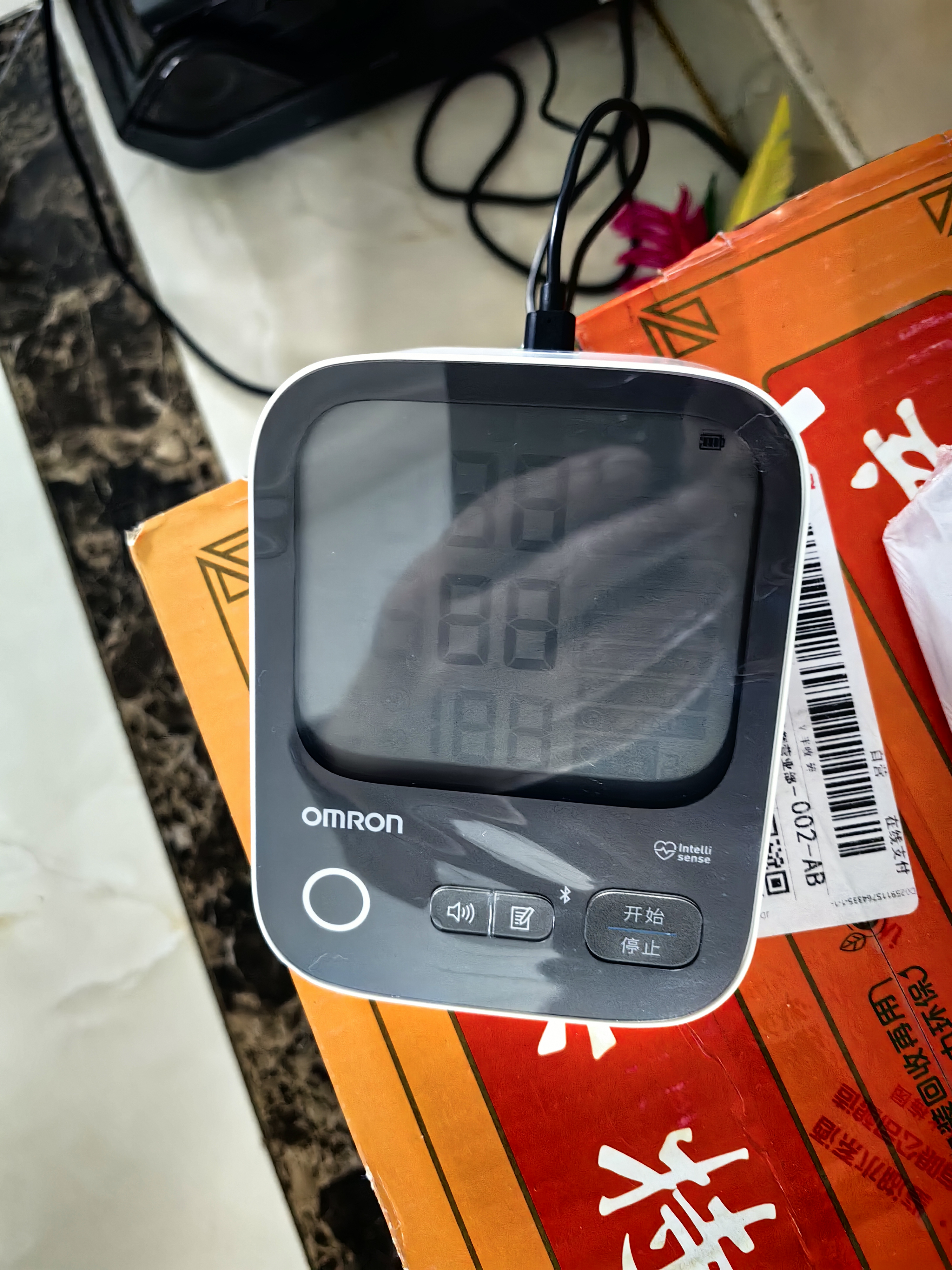 欧姆龙（OMRON）上臂式电子血压计血压仪充电语音家用蓝牙医用测量仪A866T 实拍图