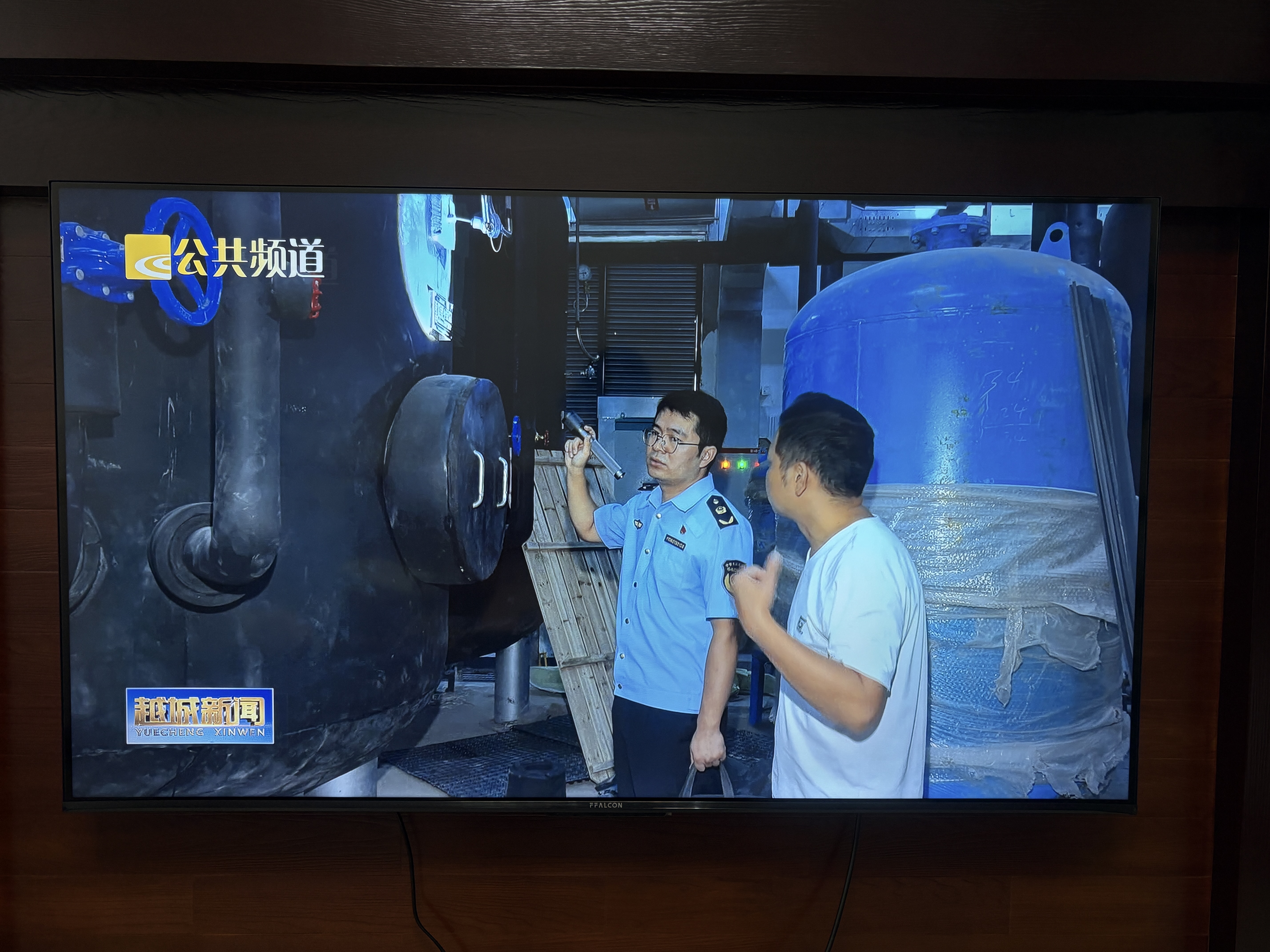 TCL雷鸟电视 55雀4 55英寸 高阶VA屏 144Hz高刷 32G大内存 低蓝光护眼认证  平板电视机55F270C-A 实拍图