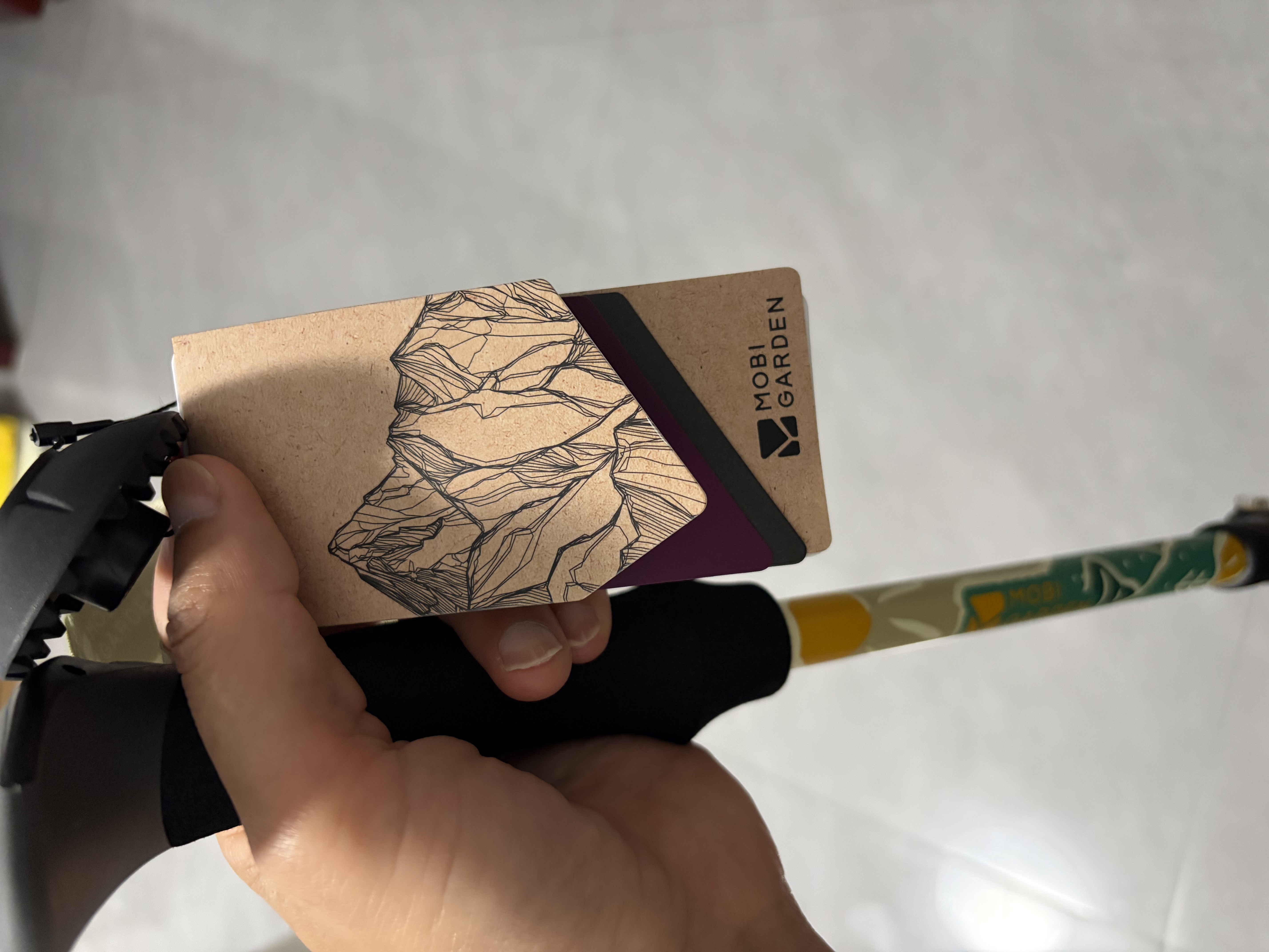 牧高笛（MOBIGARDEN）登山杖 户外露营轻量铝合金儿童登山杖坦途 NX23667009 山丘绿 实拍图