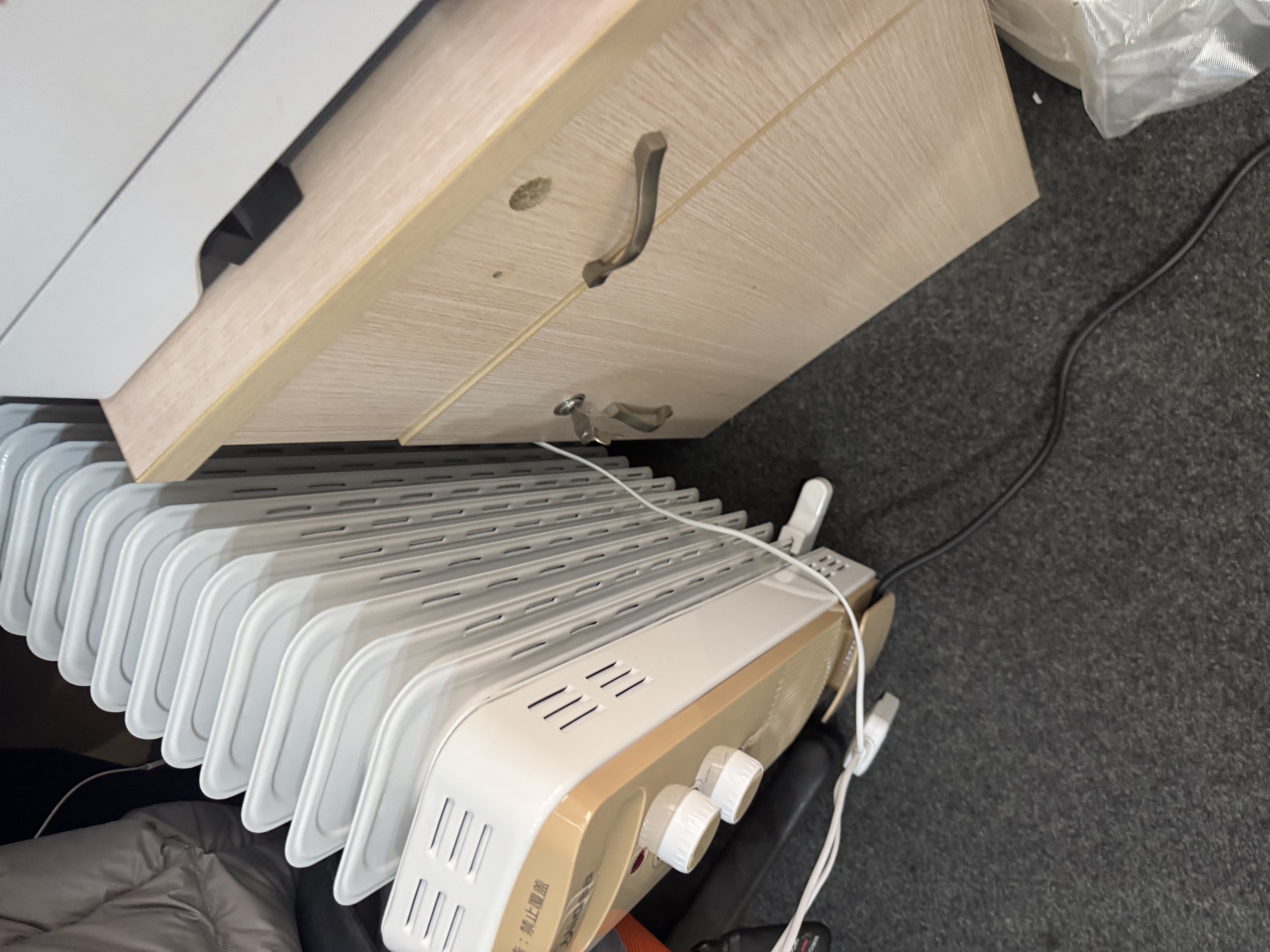 美的（Midea）【强劲热力】17片电热油汀取暖器家用电暖器3000W大功率暖气片大面积全屋升温速热加湿恒温HYW30GW 实拍图