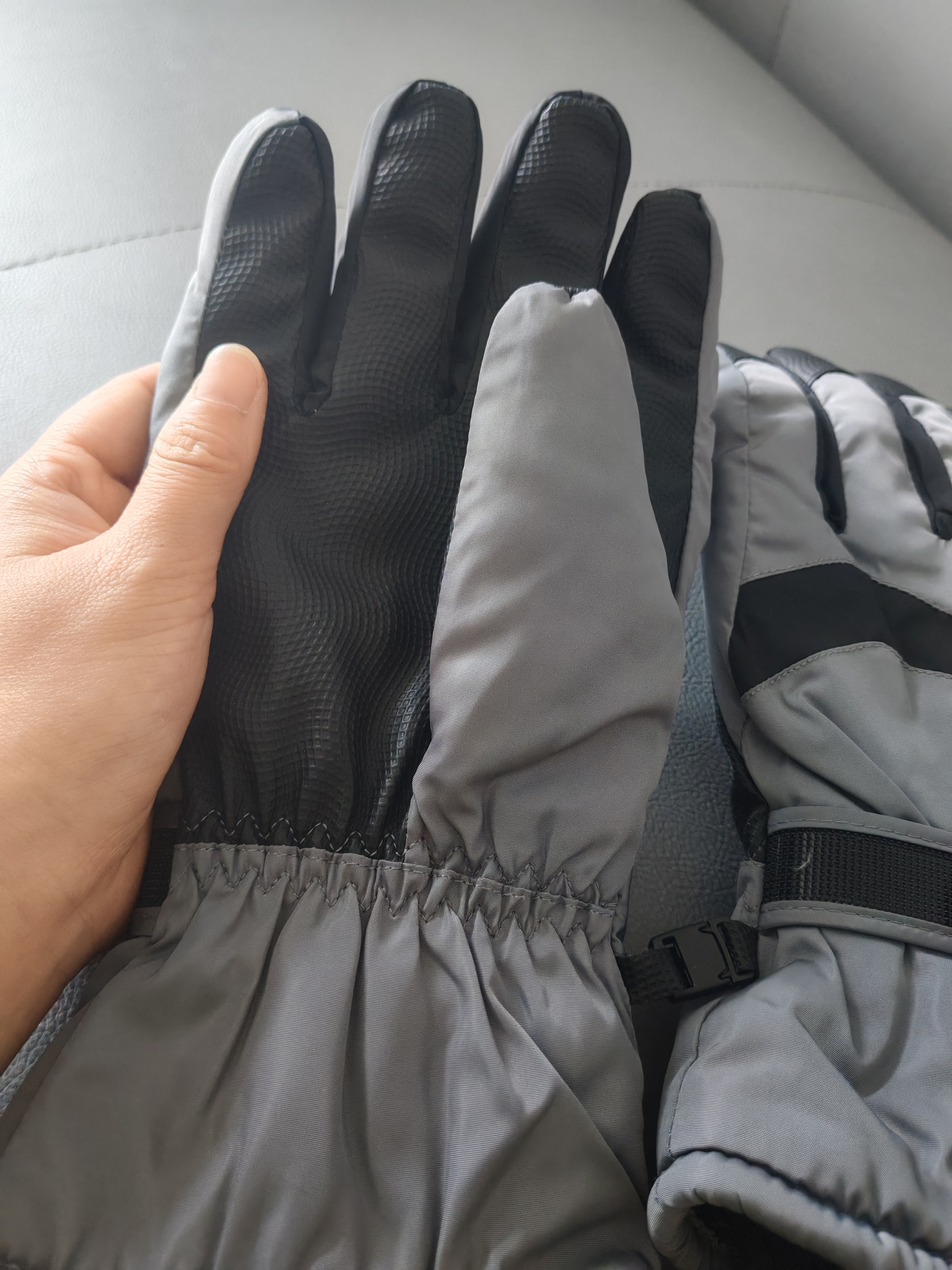 目丸保暖手套男女户外冬天骑行防寒风加绒厚触屏女防水冬季棉滑雪手套 9#深灰色 深度暖手套-男款 实拍图