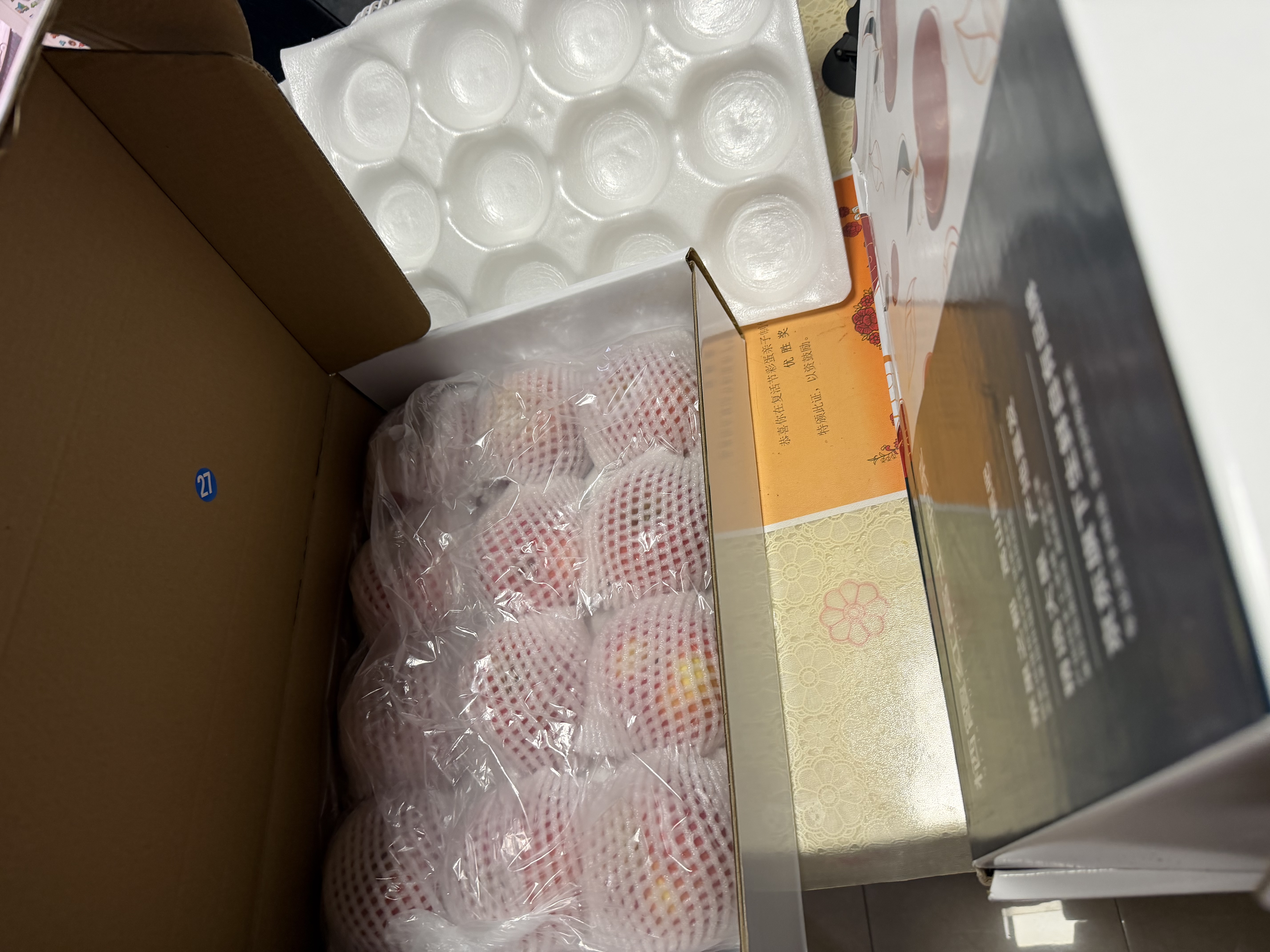 京鲜生 栖霞红富士苹果 【精品礼盒】 净重6.4斤 单果230g+ 生鲜水果 实拍图