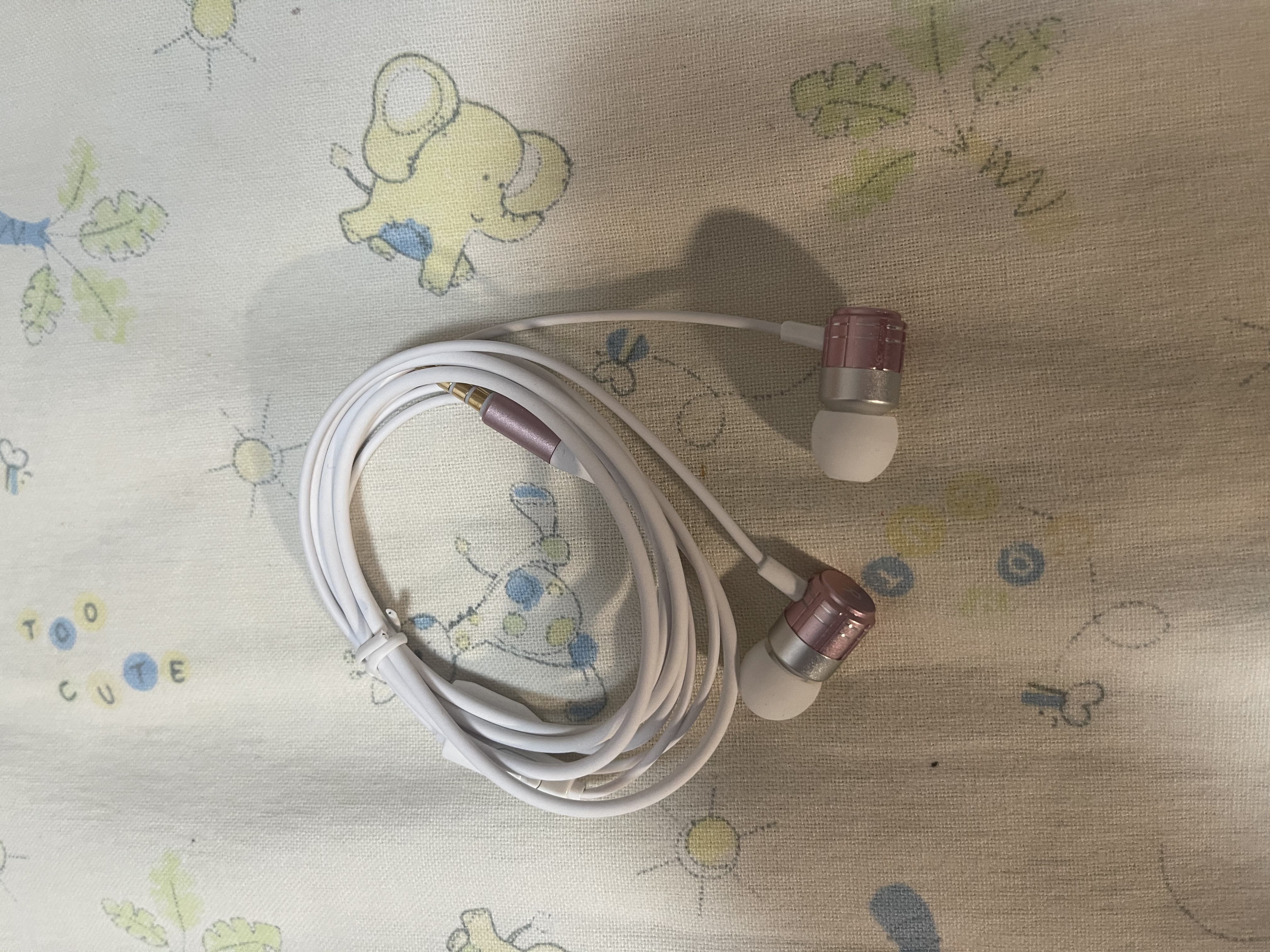 纽曼（Newmine）NM-JK12金属入耳式有线音乐手机耳机游戏通话线控耳机耳塞3.5mm兼容手机平板电脑等玫瑰金 实拍图