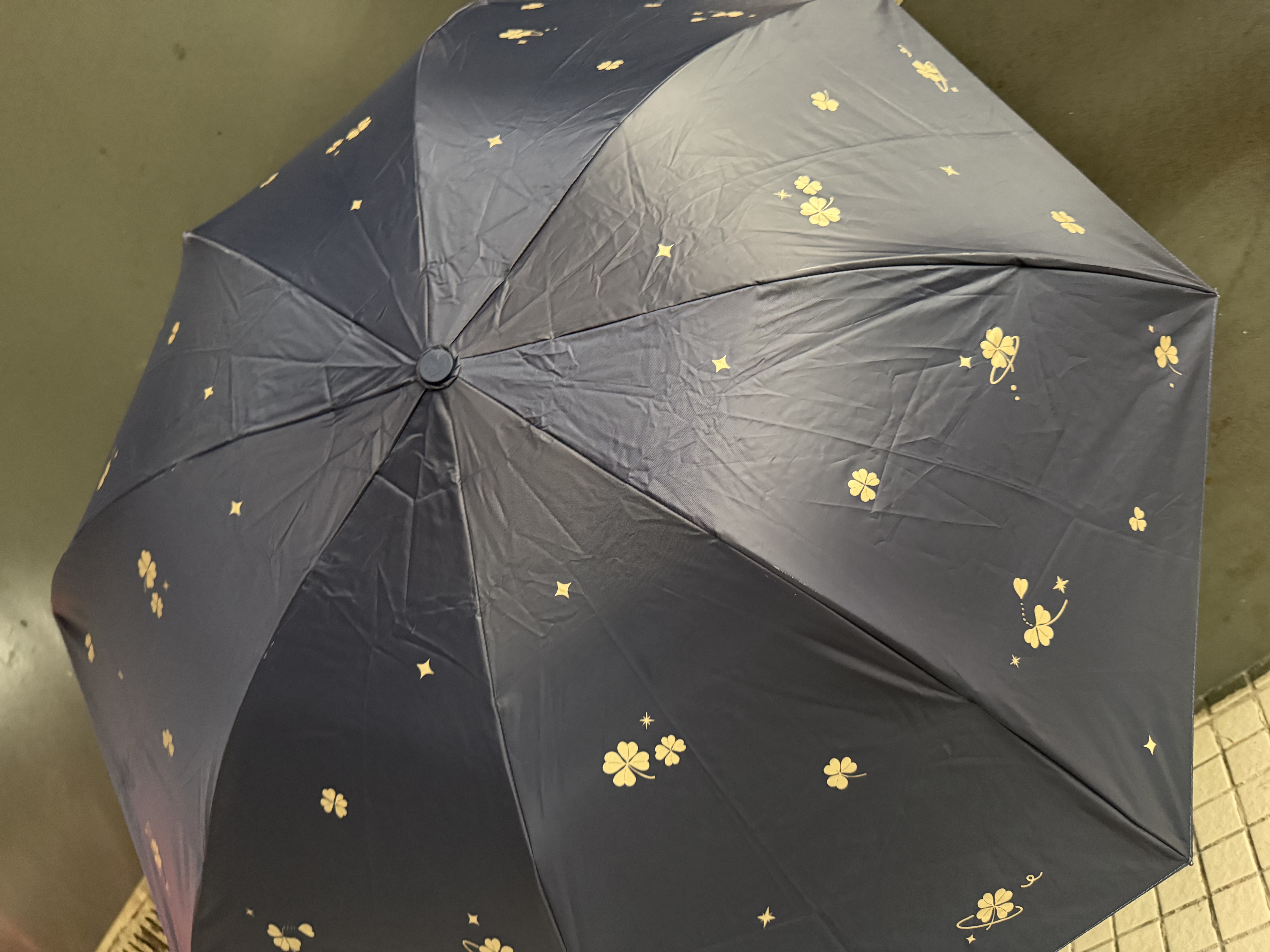 天堂伞 防紫外线晴雨伞三折 雨伞黑胶防晒太阳伞遮阳晴雨伞 午夜蓝 实拍图